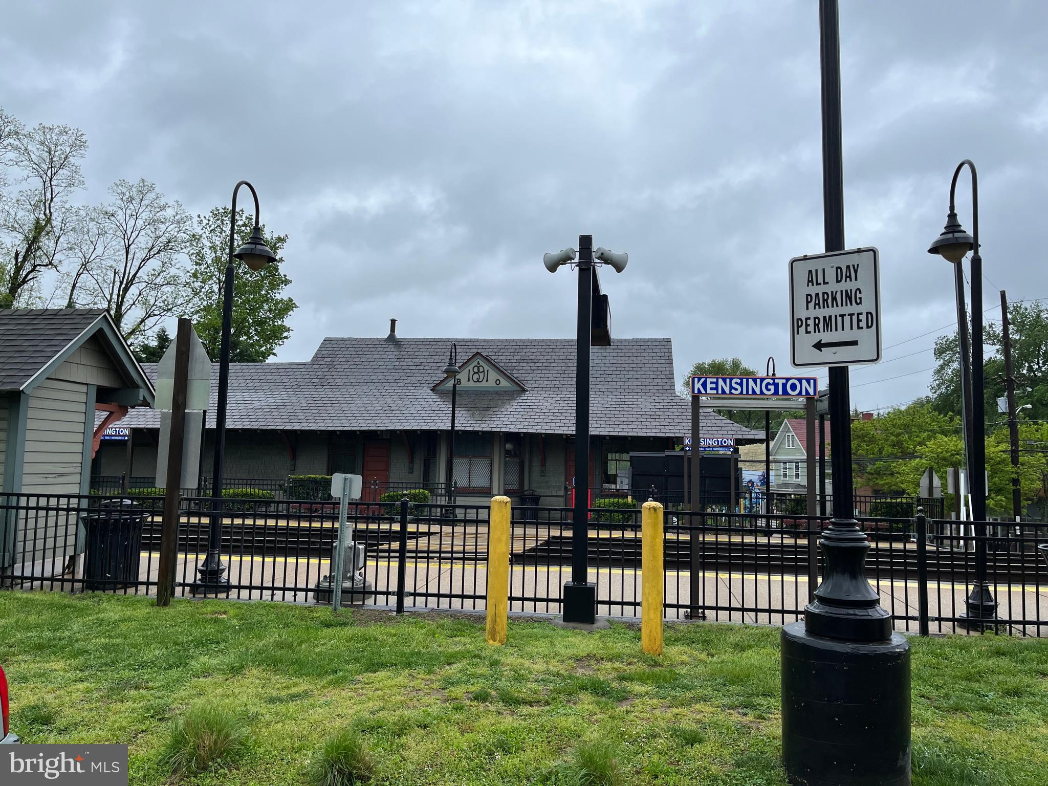 KENSINGTON - Commercial Lease