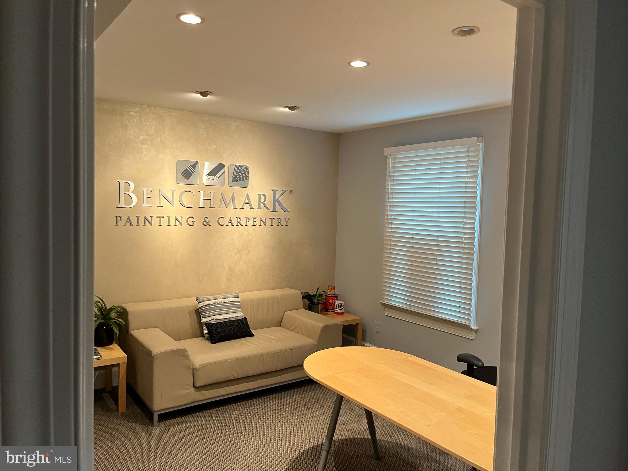 KENSINGTON - Commercial Lease