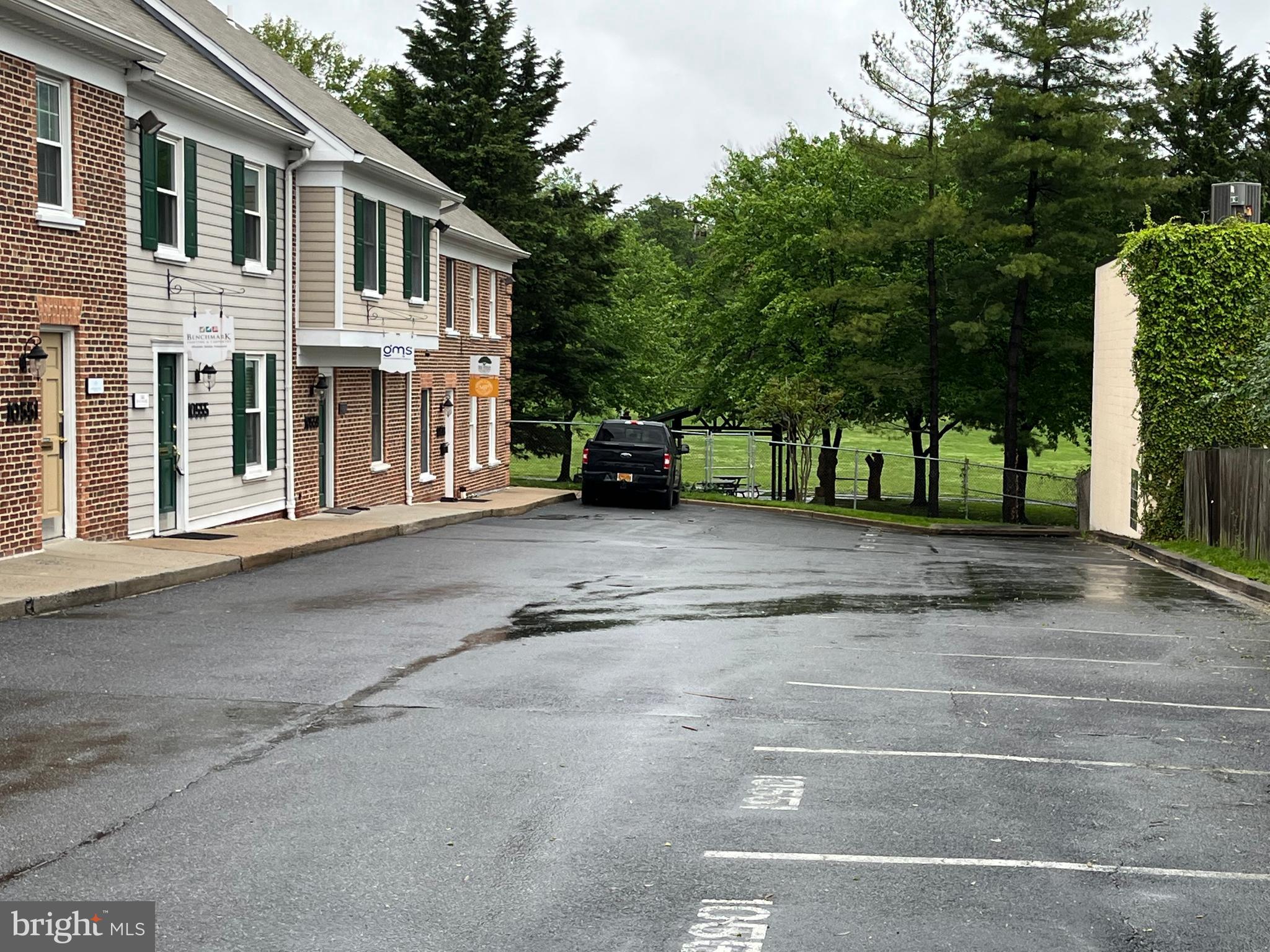 KENSINGTON - Commercial Lease