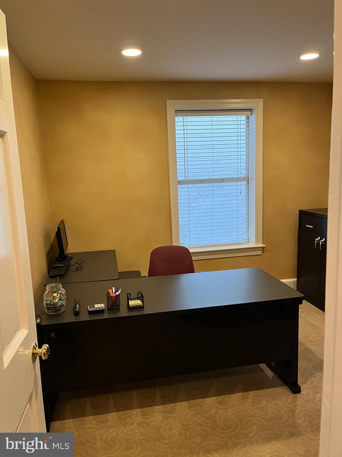 KENSINGTON - Commercial Lease