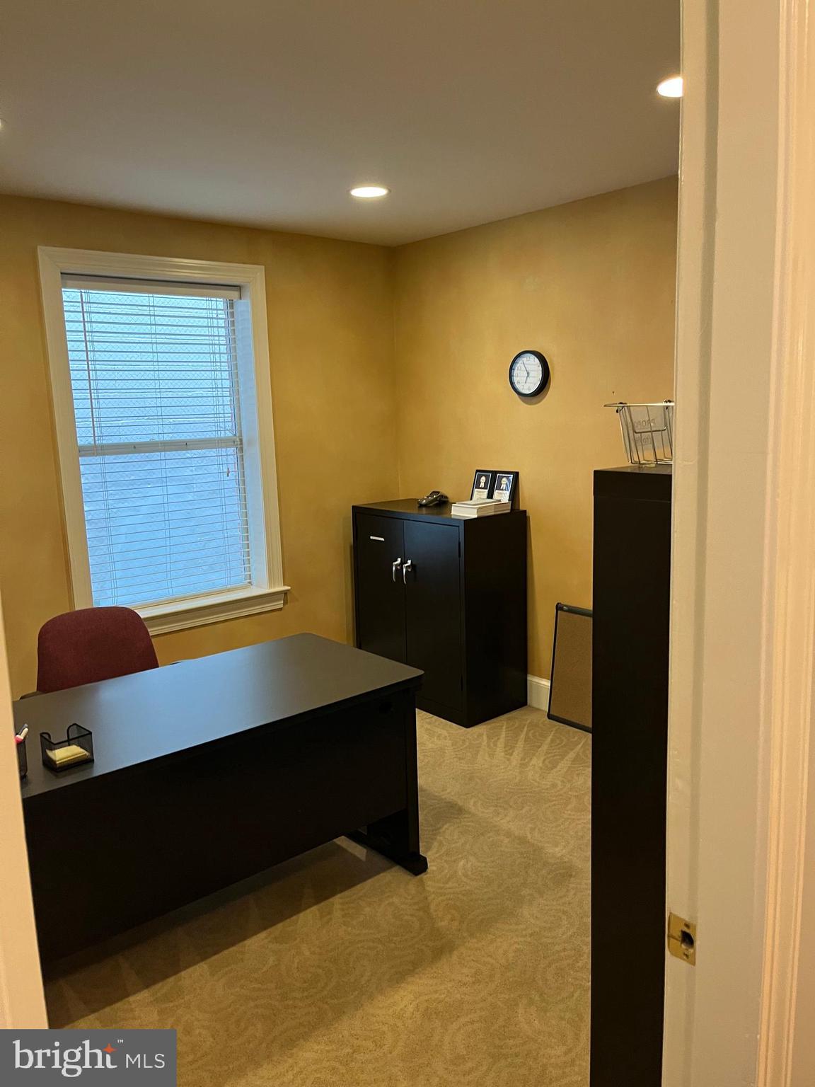 KENSINGTON - Commercial Lease