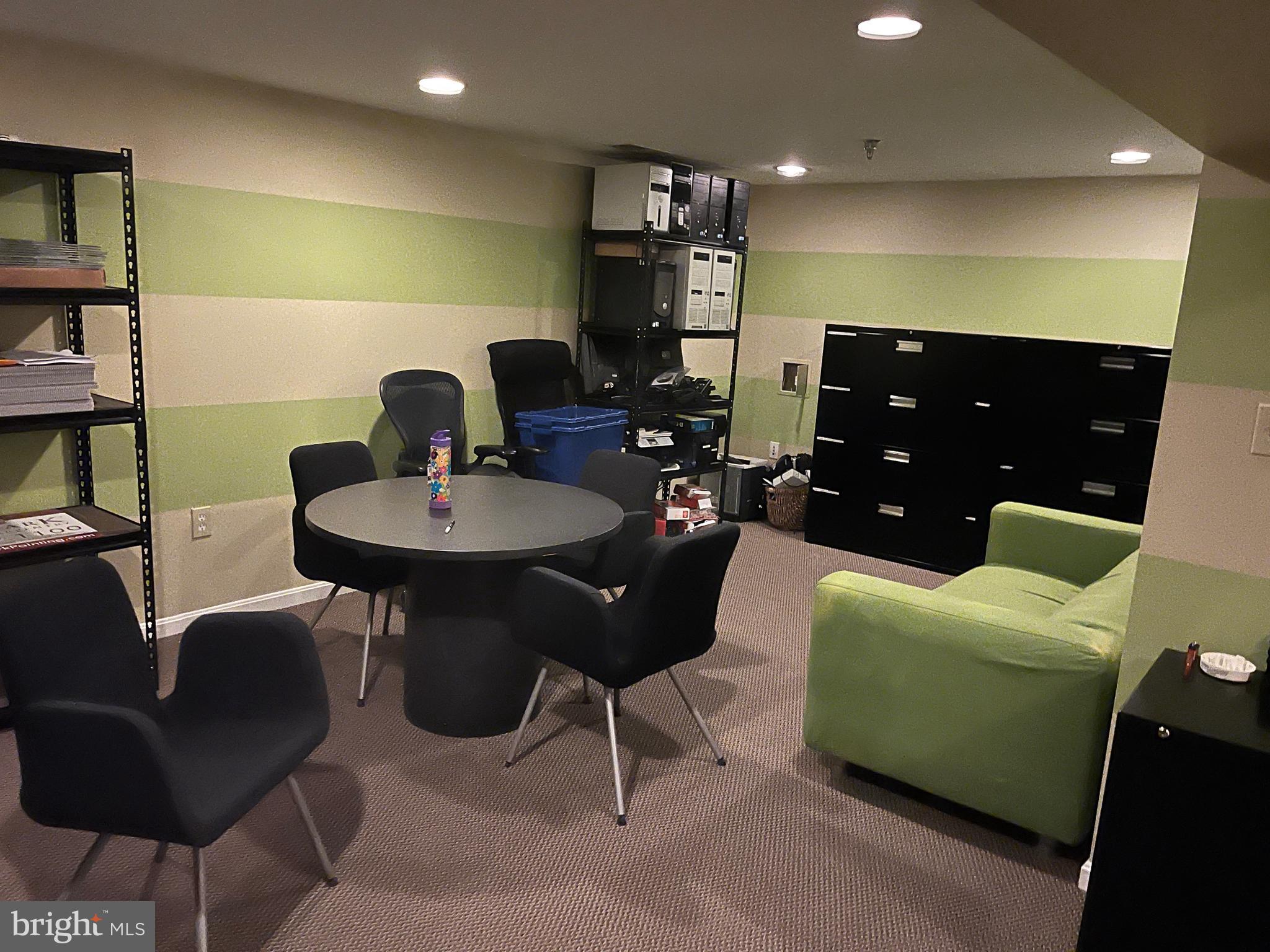 KENSINGTON - Commercial Lease