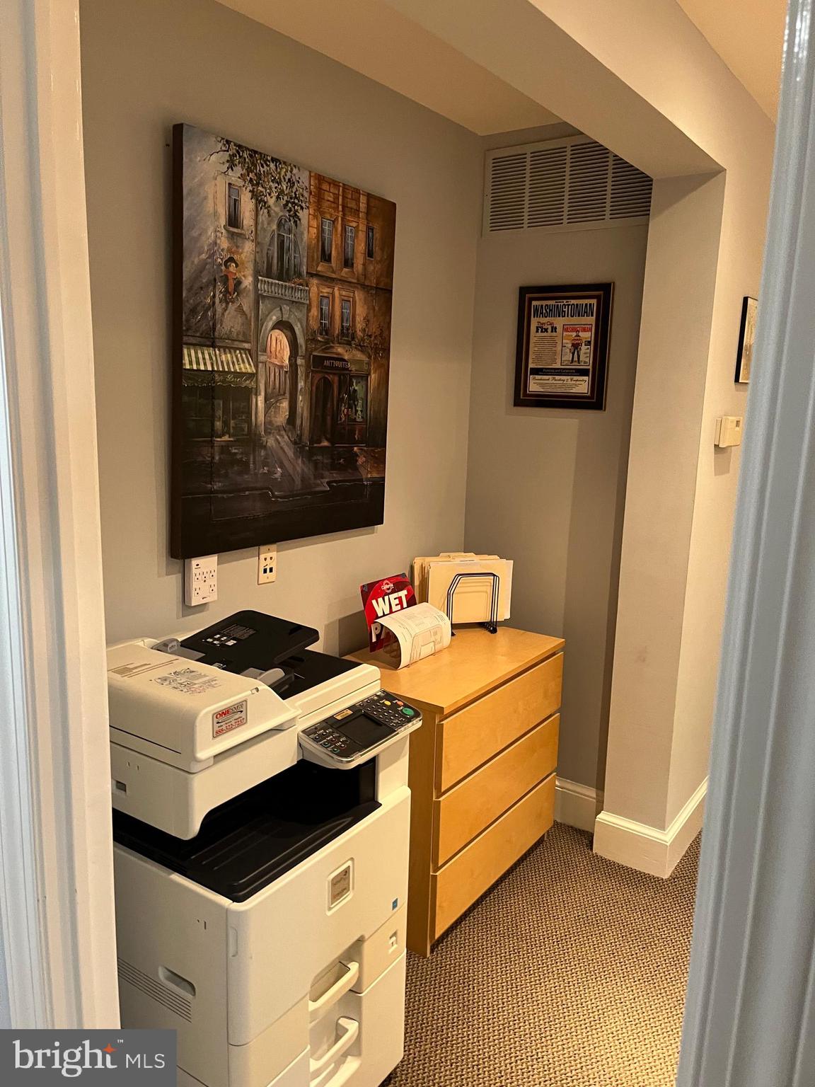 KENSINGTON - Commercial Lease