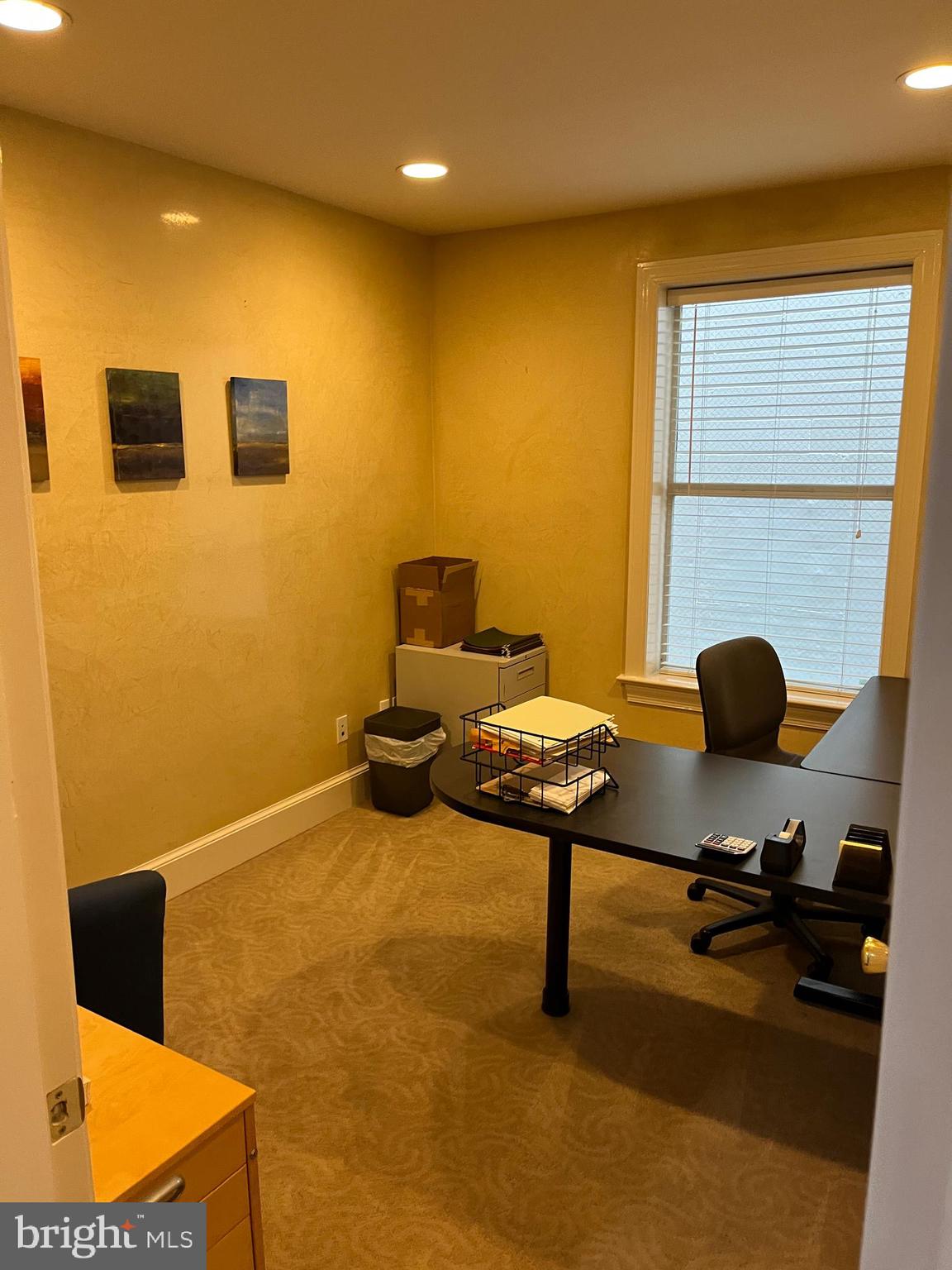 KENSINGTON - Commercial Lease