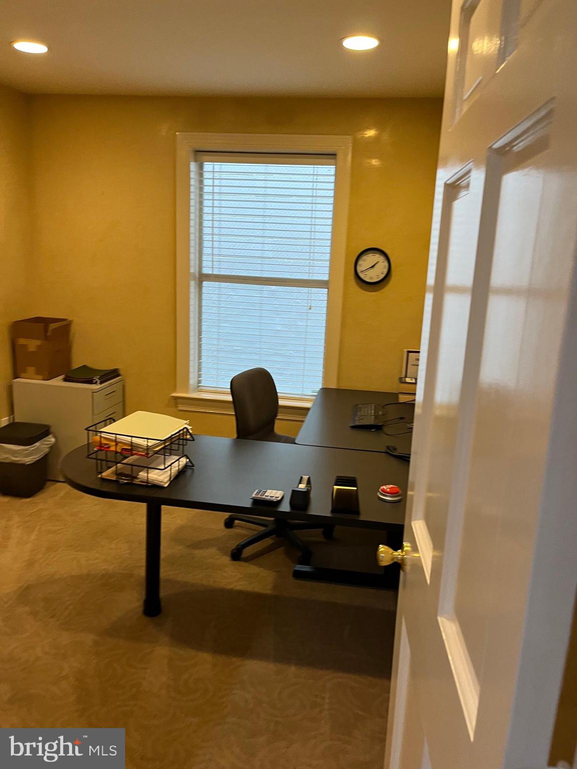 KENSINGTON - Commercial Lease