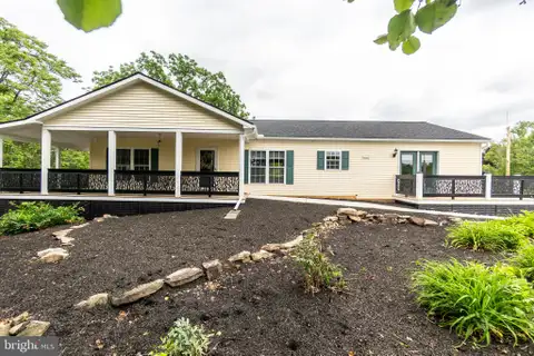 304 Crystal Creek Crossing Xing, Abbottstown, PA MLS: PAAD2024044