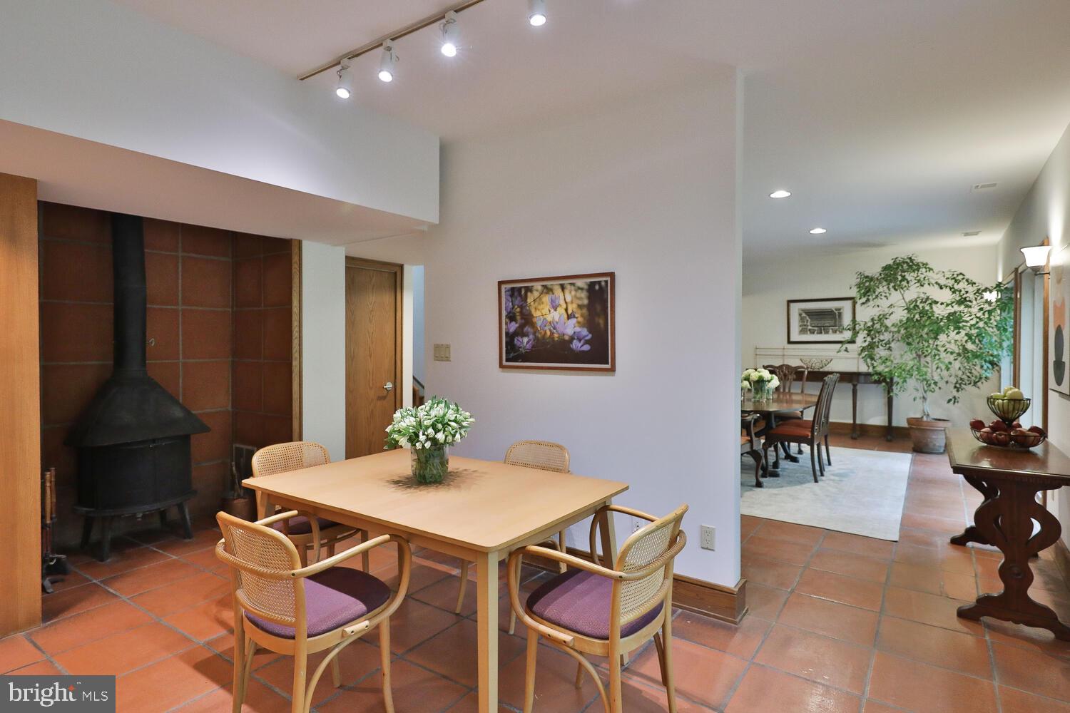 CHESTNUT HILL - Residential