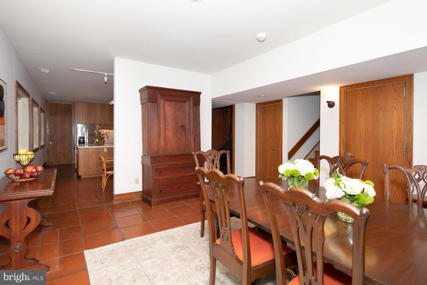 CHESTNUT HILL - Residential