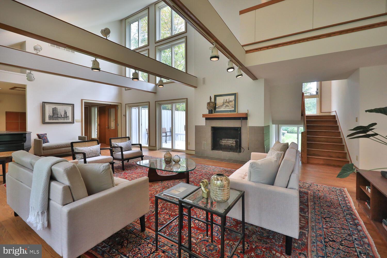 CHESTNUT HILL - Residential