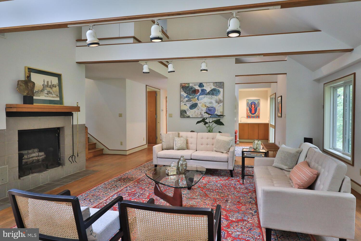 CHESTNUT HILL - Residential