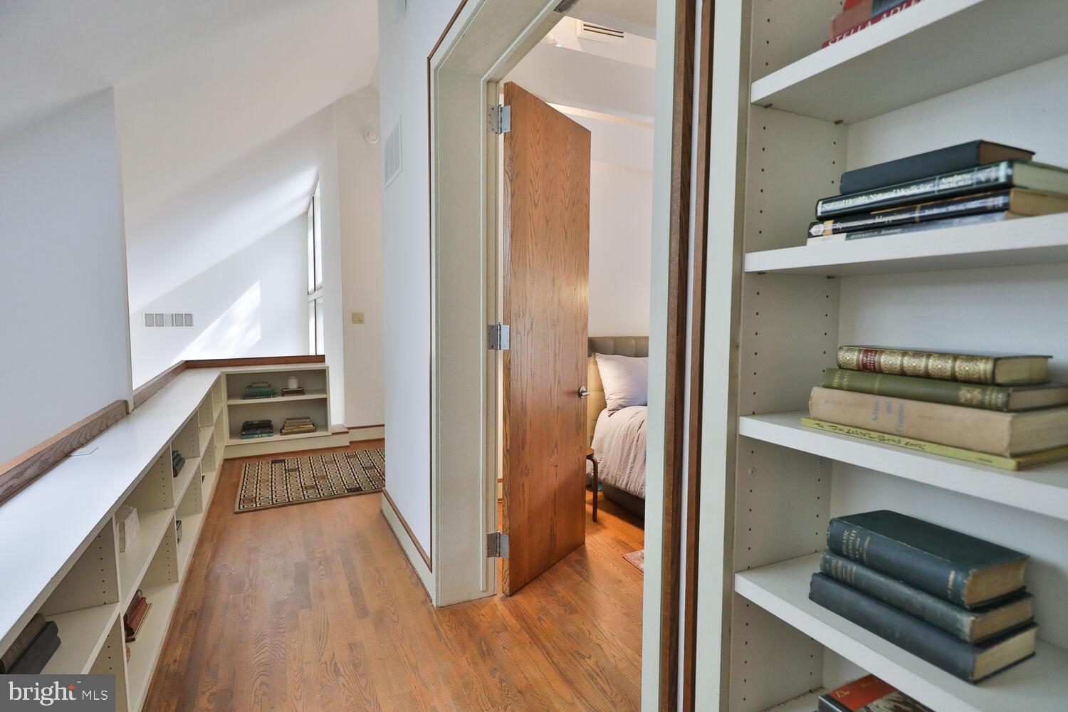 CHESTNUT HILL - Residential