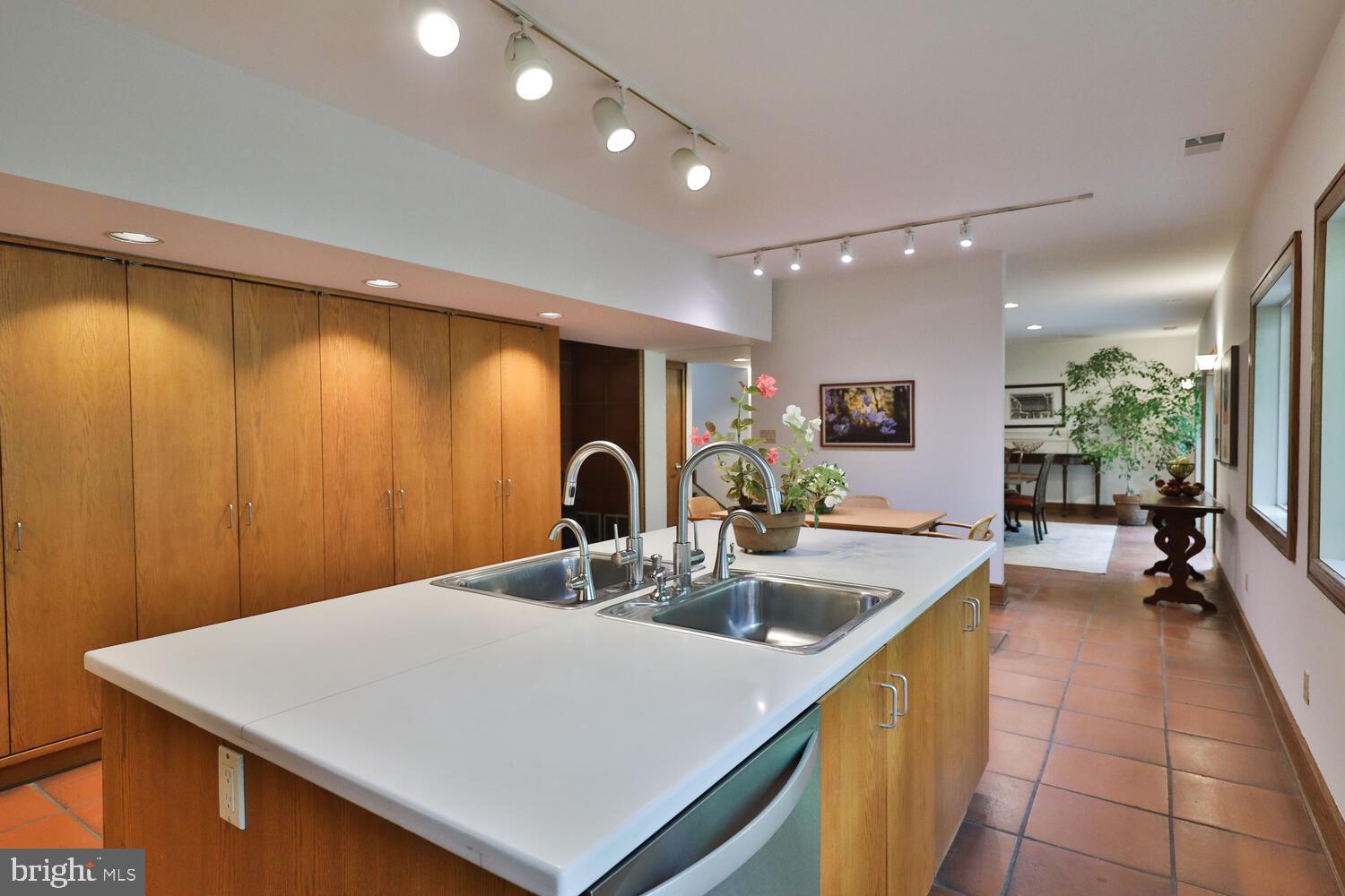 CHESTNUT HILL - Residential