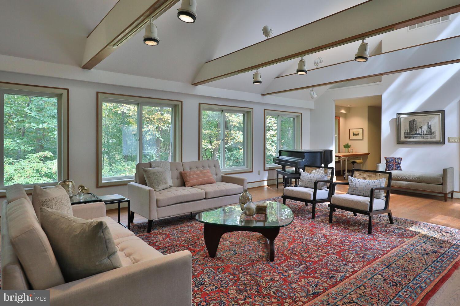 CHESTNUT HILL - Residential