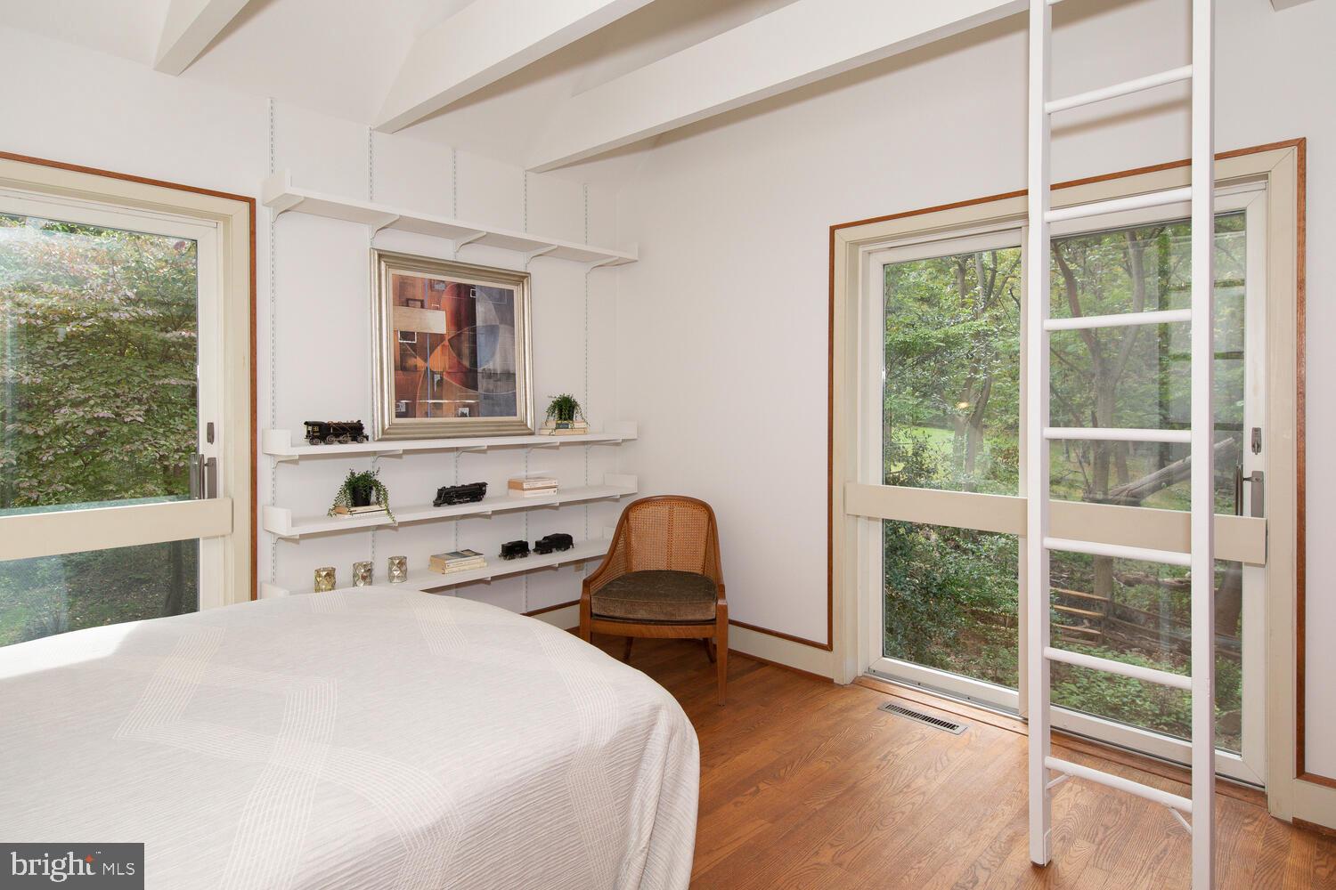 CHESTNUT HILL - Residential