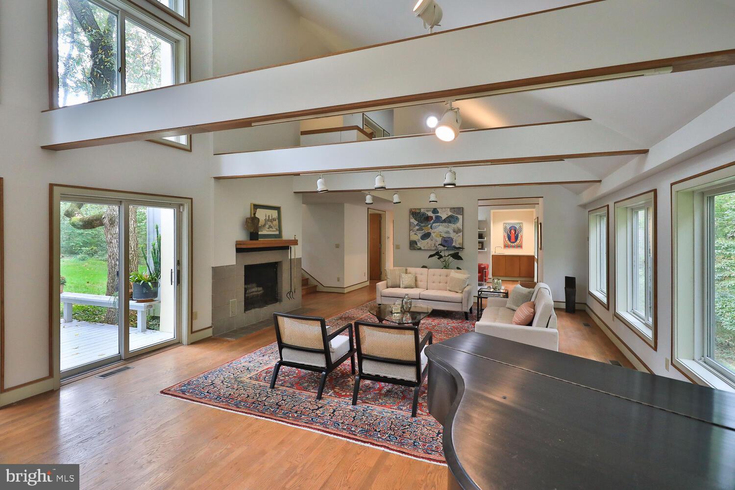 CHESTNUT HILL - Residential