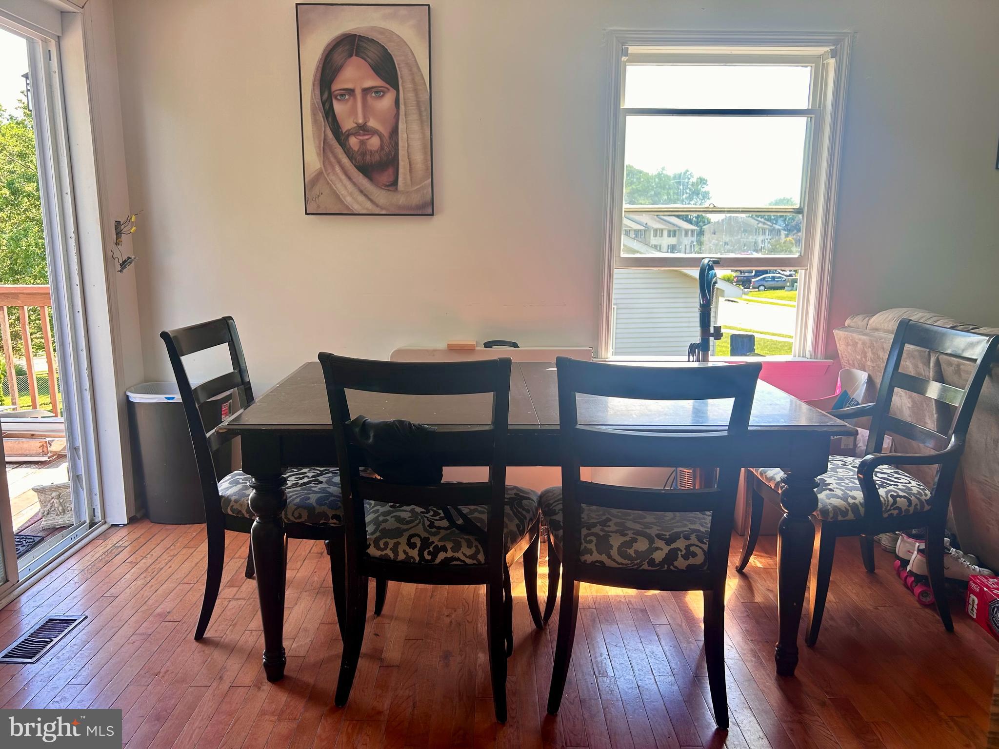 307 E VILLAGE ROAD