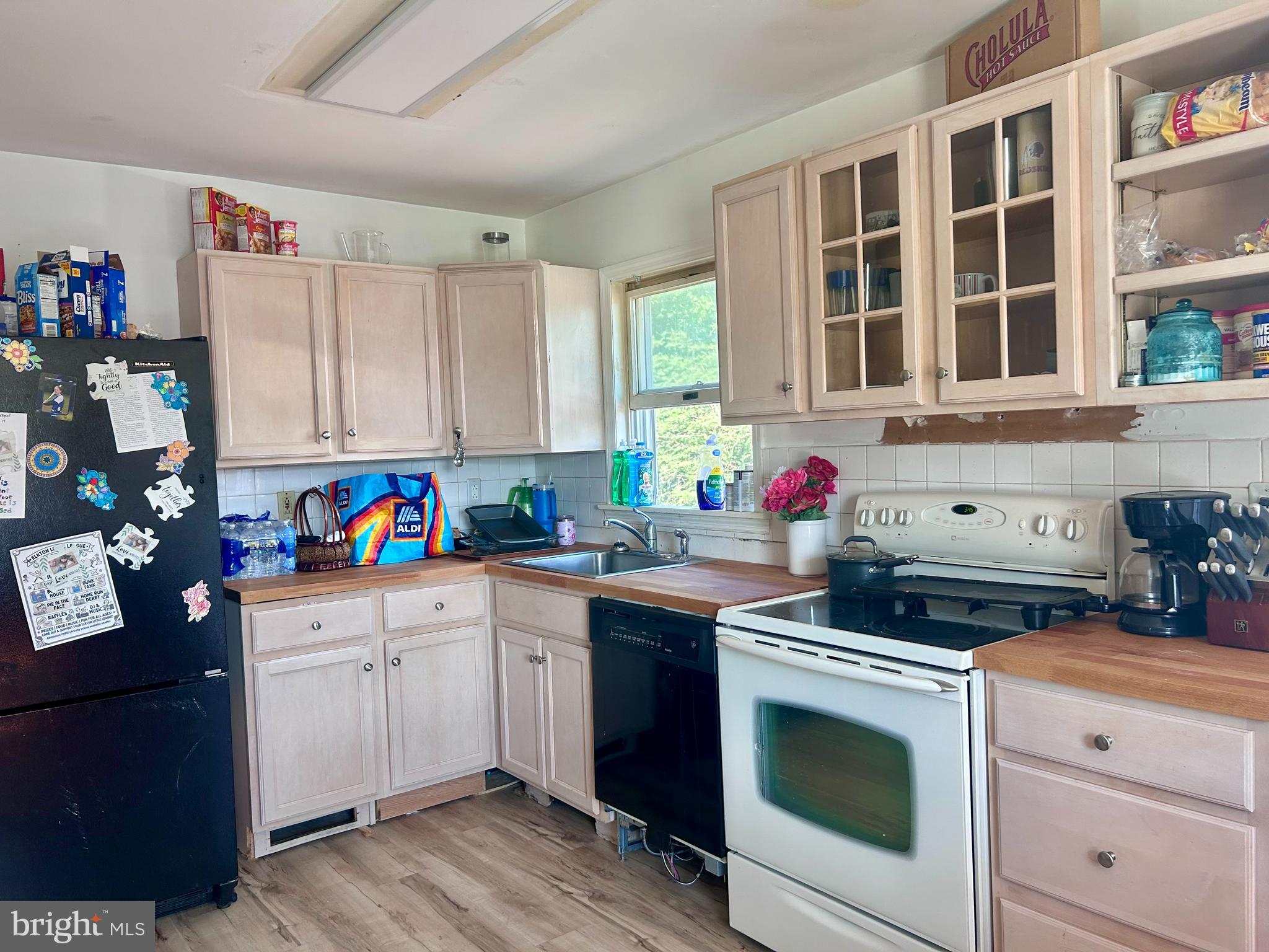 307 E VILLAGE ROAD