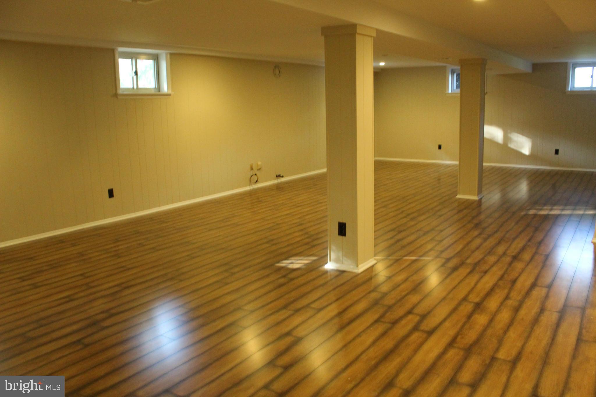 EAST VIENNA WOODS - Residential Lease