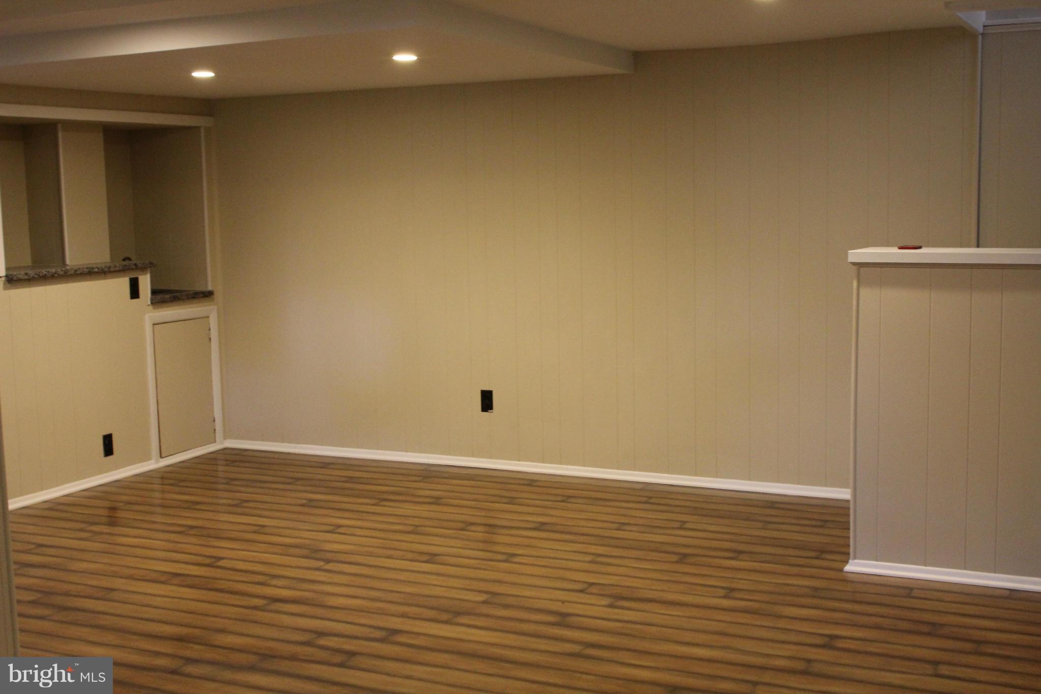 EAST VIENNA WOODS - Residential Lease