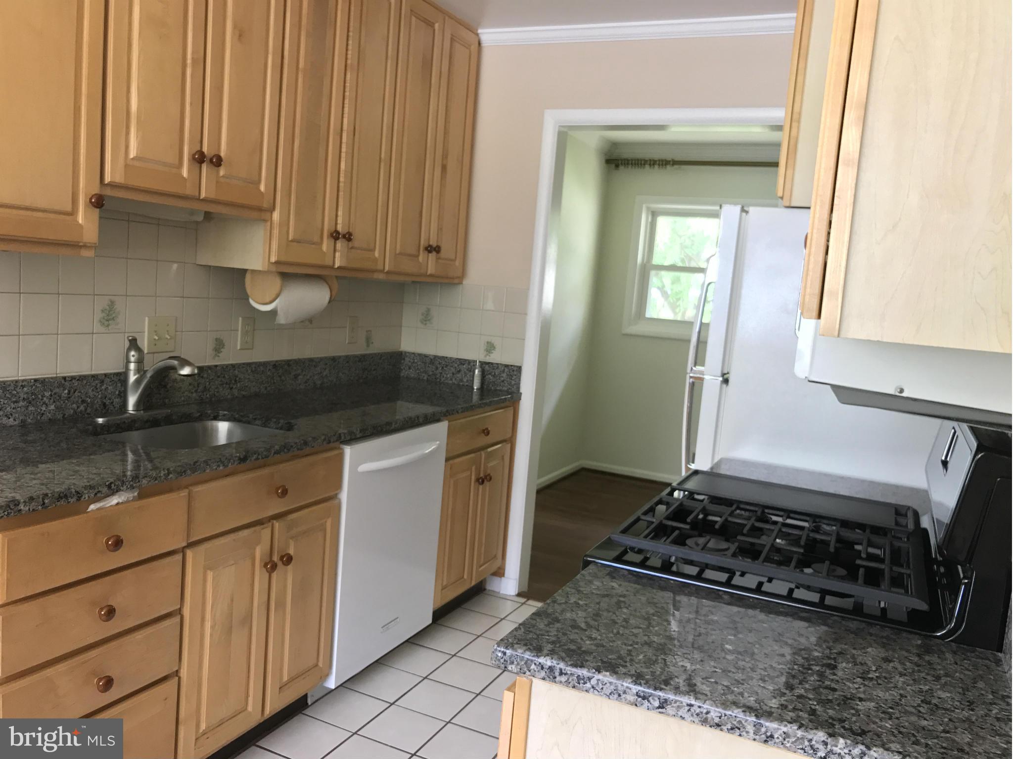 EAST VIENNA WOODS - Residential Lease