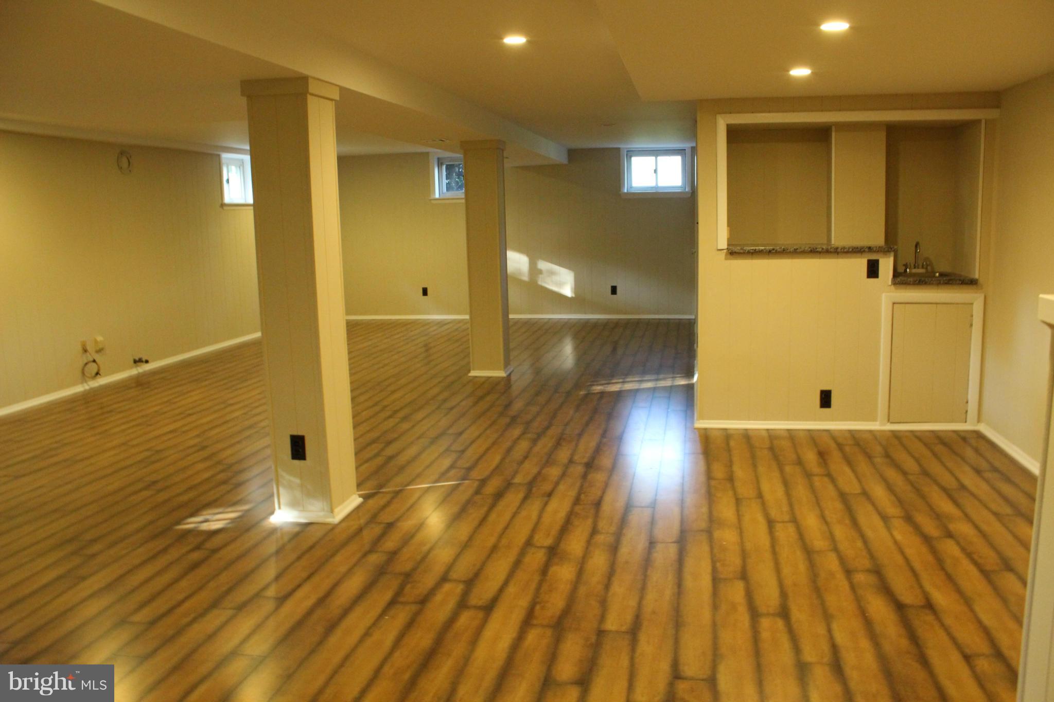 EAST VIENNA WOODS - Residential Lease