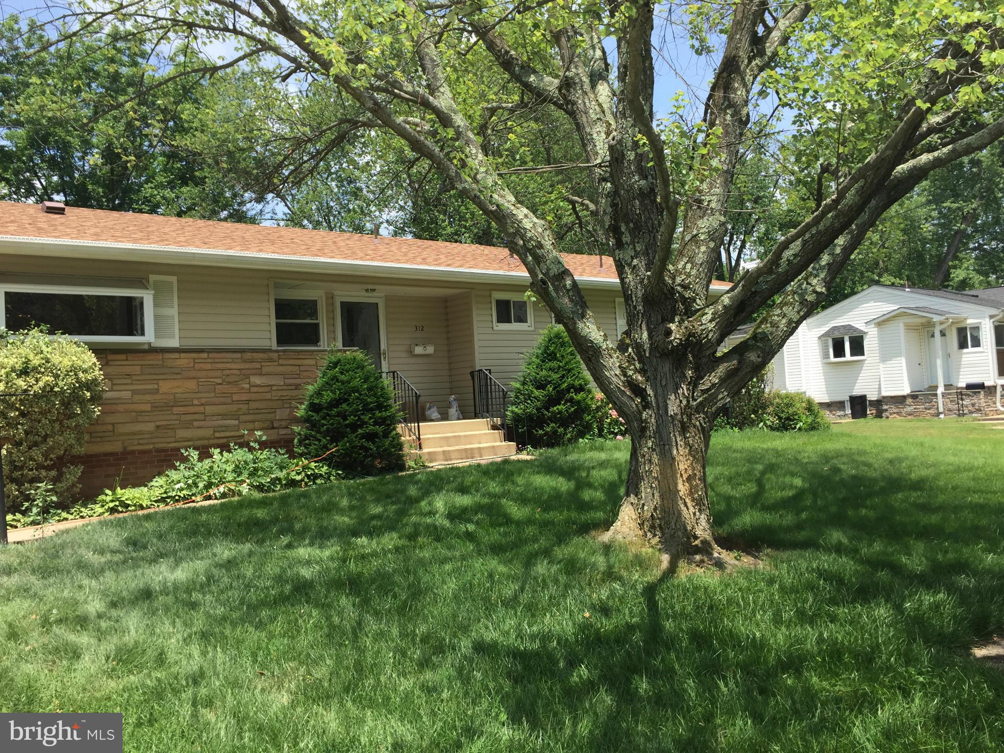 EAST VIENNA WOODS - Residential Lease