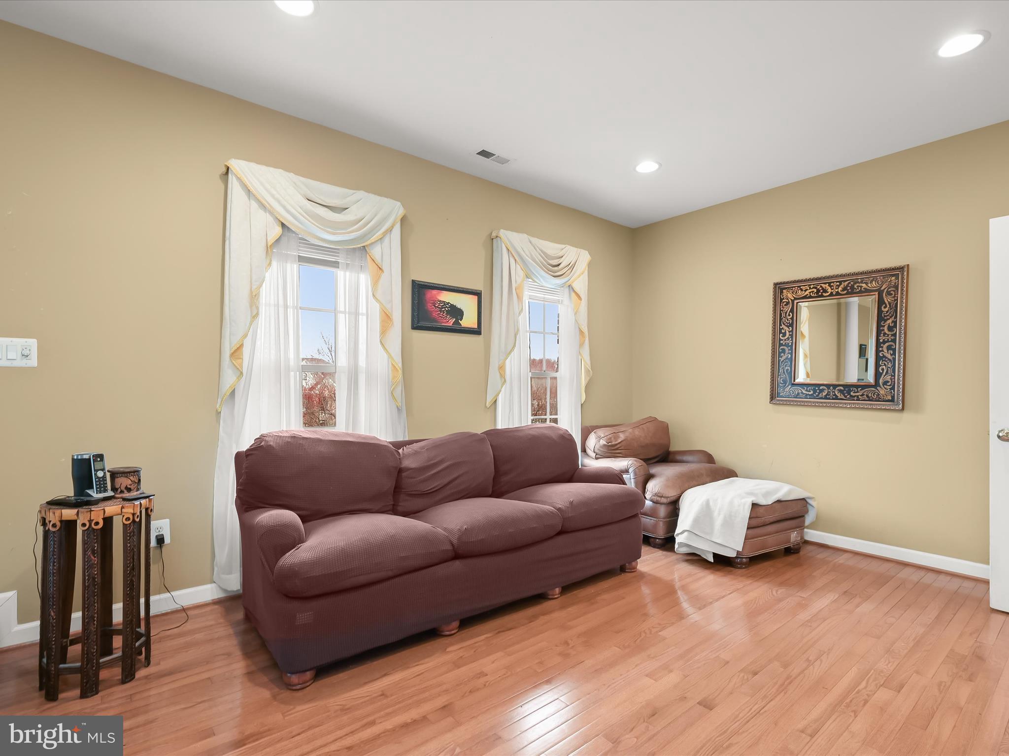 TWIN PINES - Residential