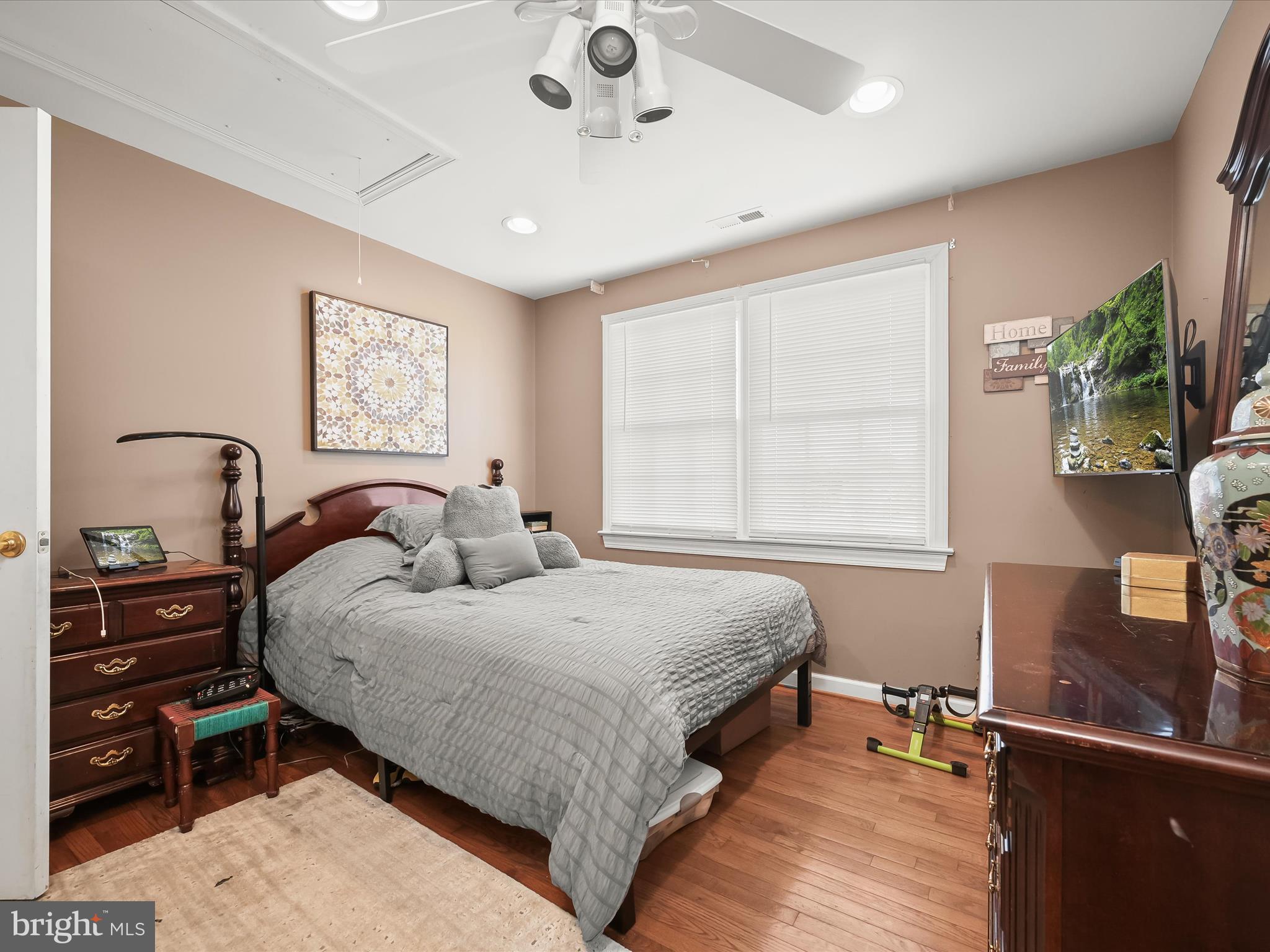 TWIN PINES - Residential