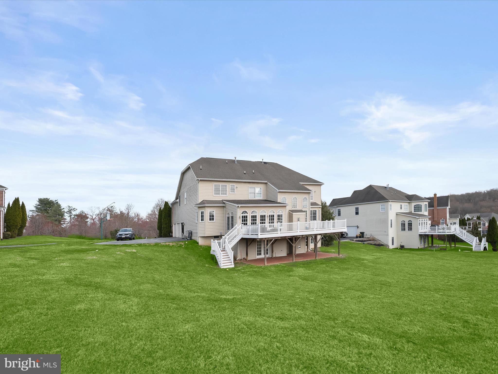 TWIN PINES - Residential