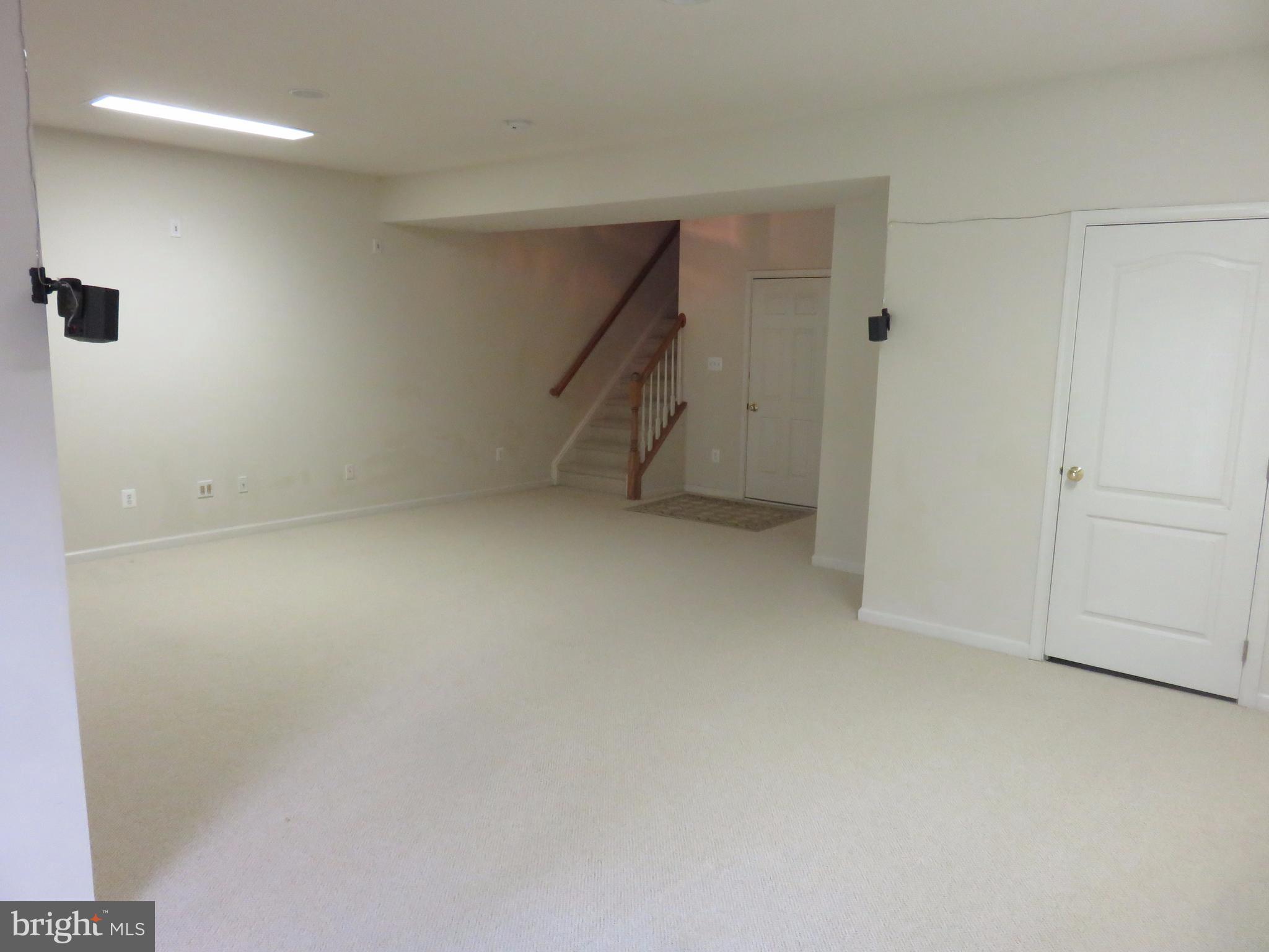 LOUDOUN VALLEY ESTATES - Residential Lease