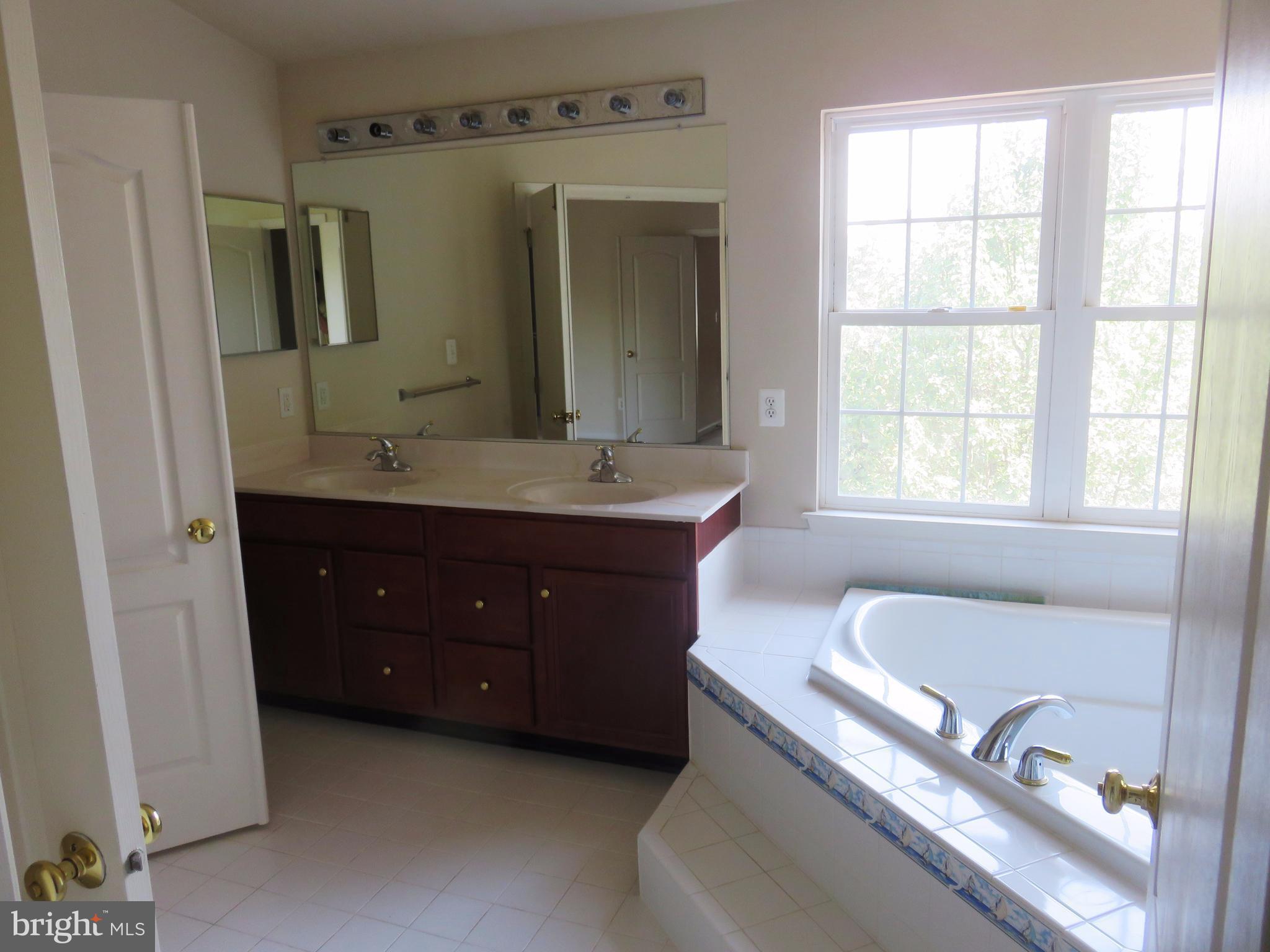 LOUDOUN VALLEY ESTATES - Residential Lease