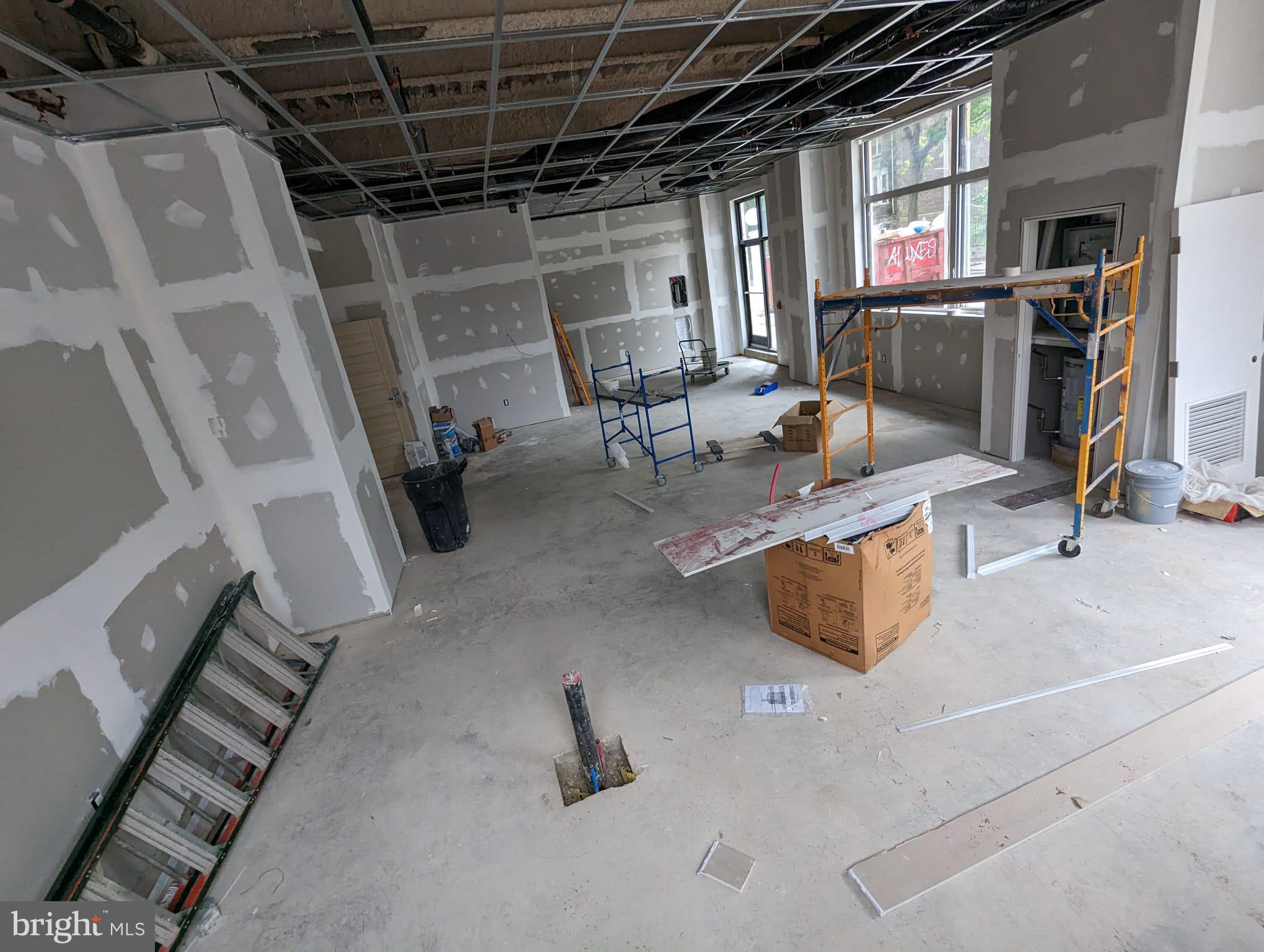 UNIVERSITY CITY - Commercial Lease