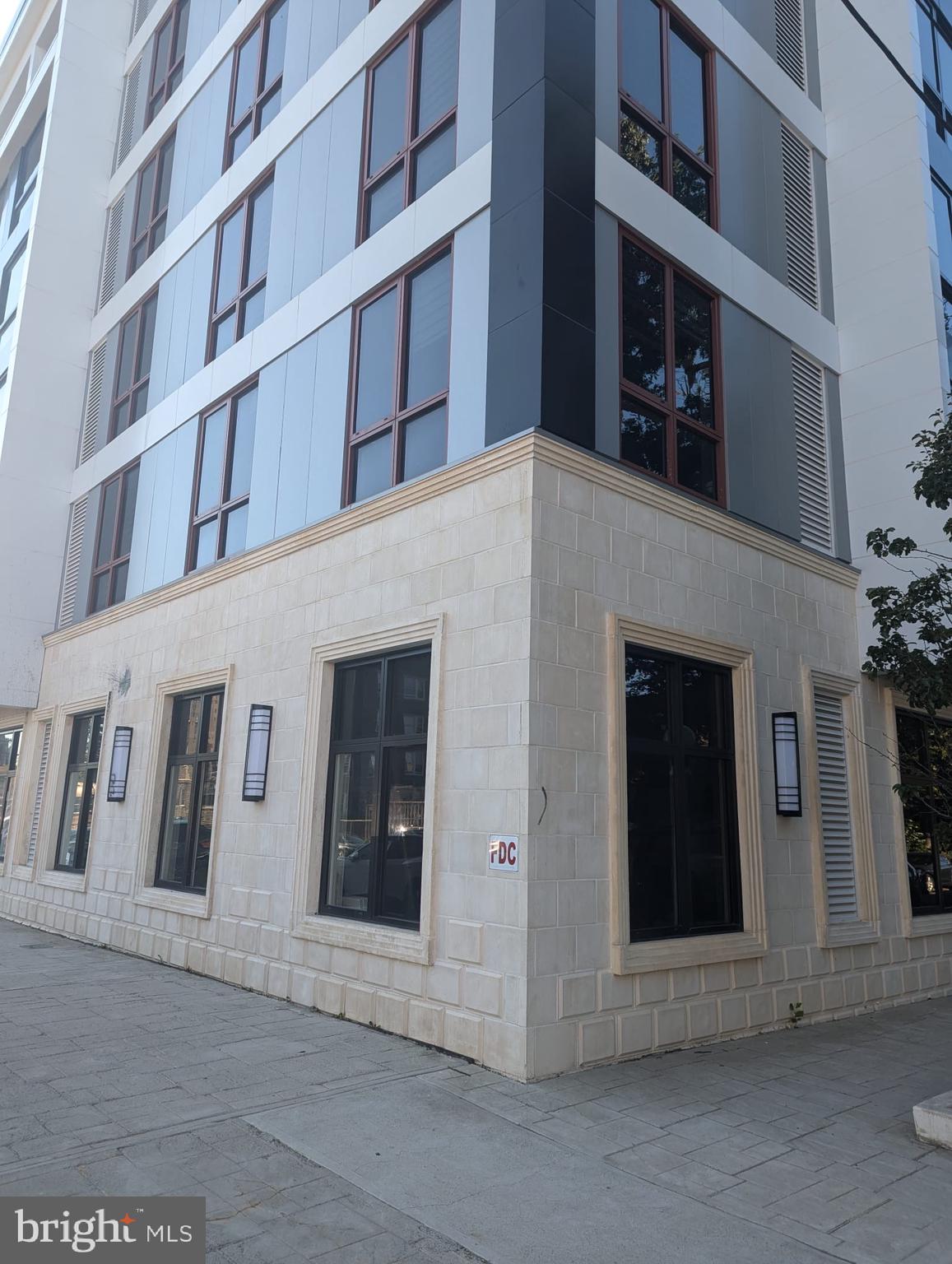 UNIVERSITY CITY - Commercial Lease