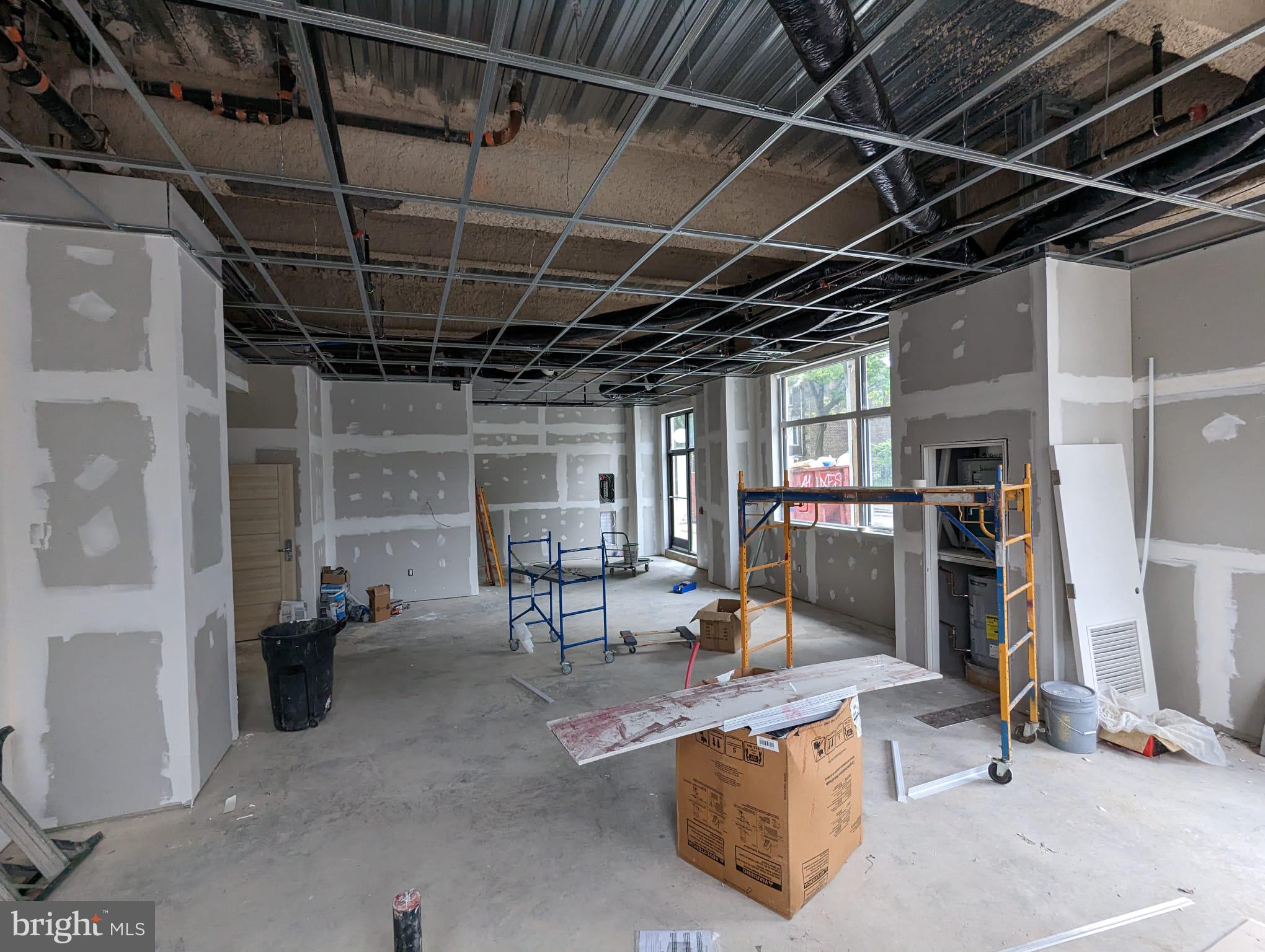 UNIVERSITY CITY - Commercial Lease