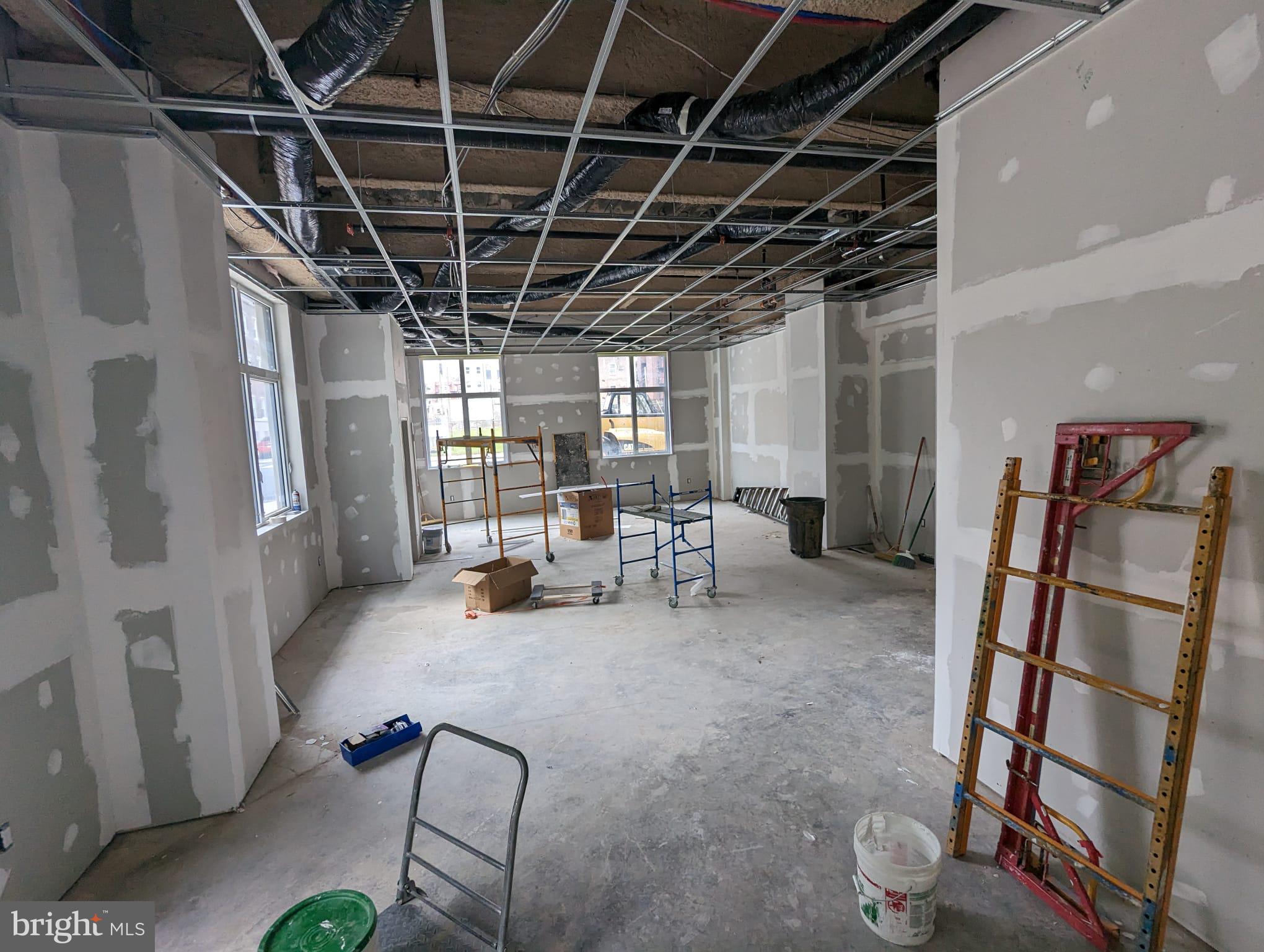 UNIVERSITY CITY - Commercial Lease