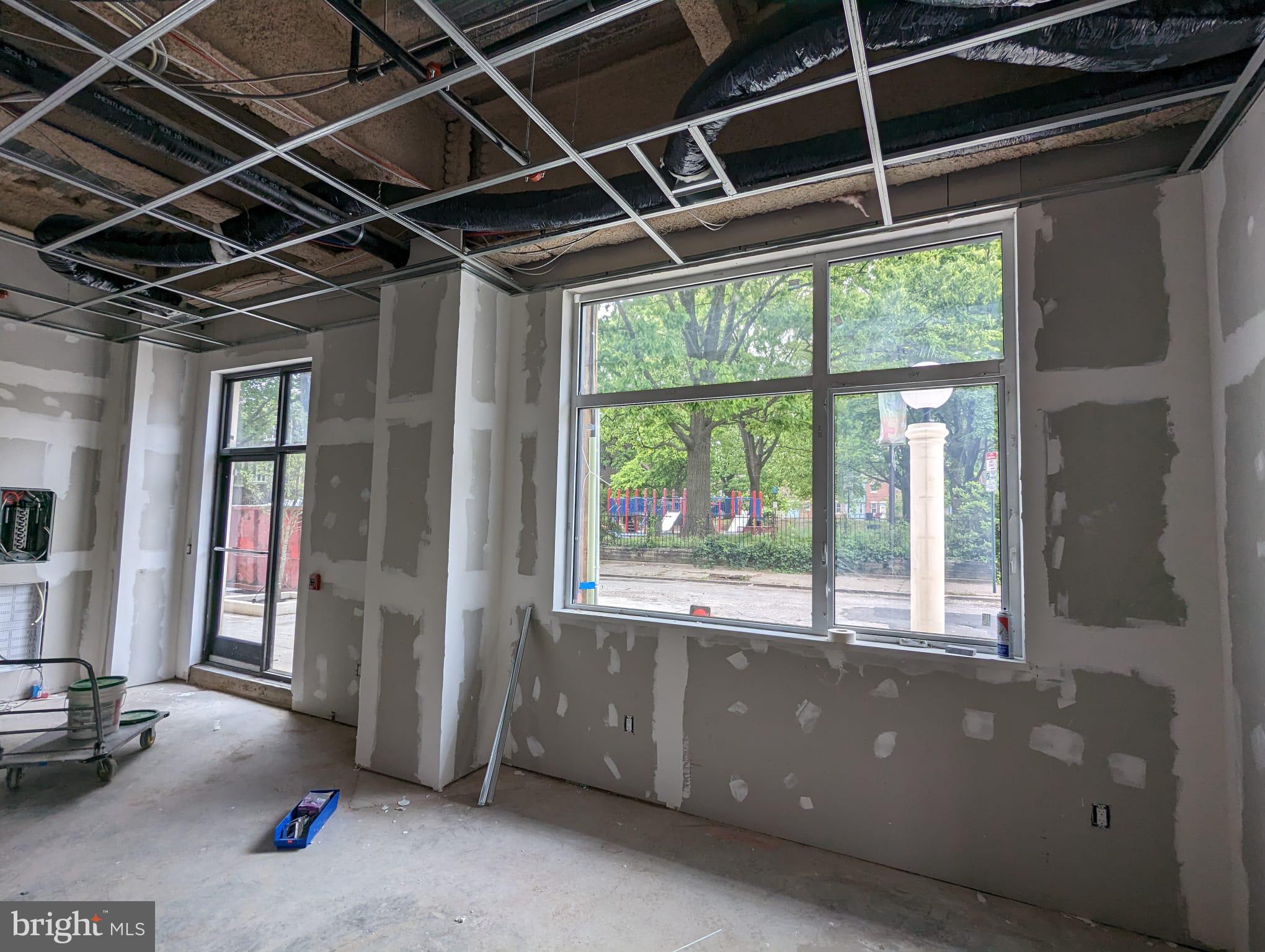 UNIVERSITY CITY - Commercial Lease