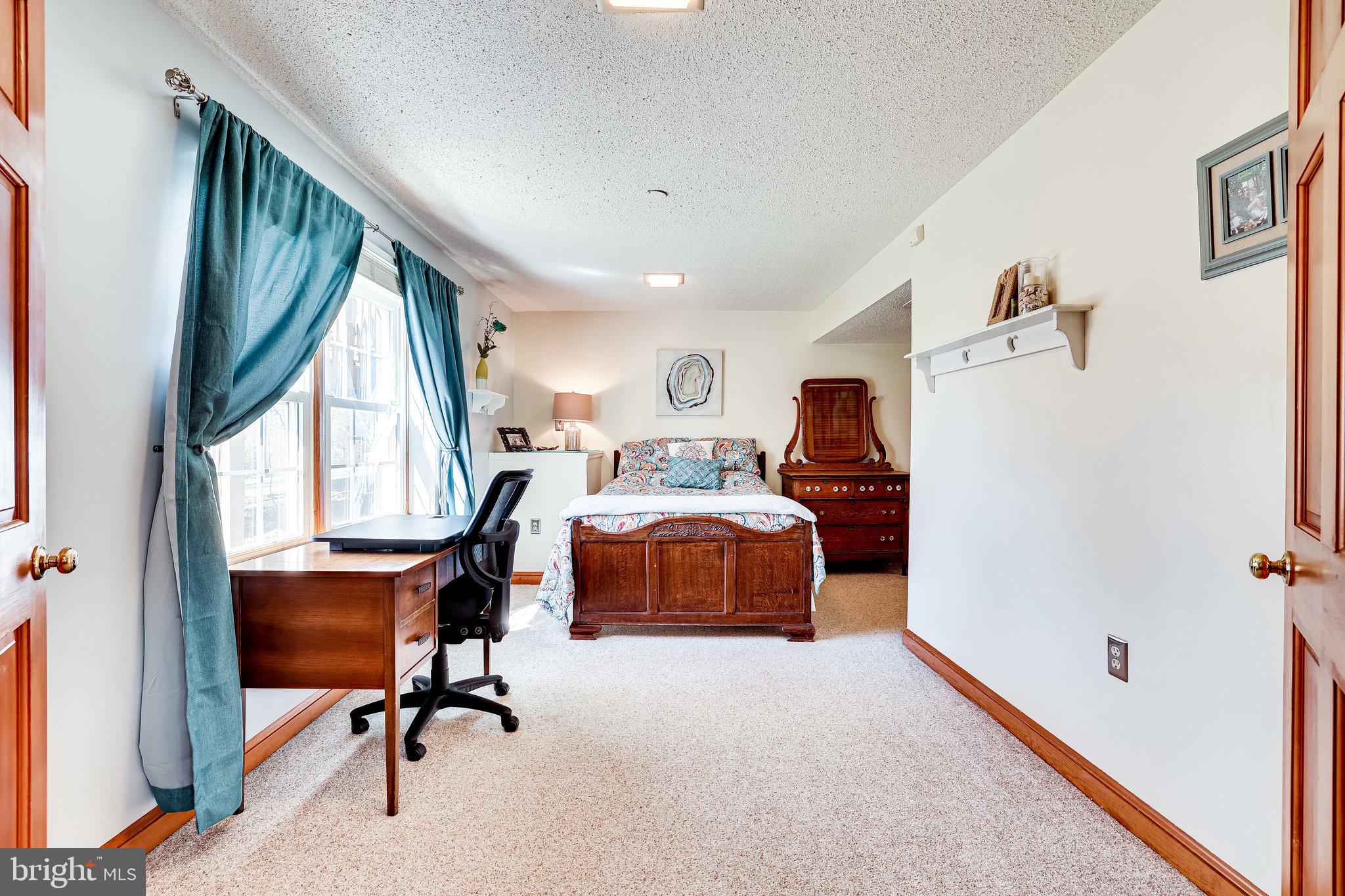 CHANTILLY HIGHLANDS - Residential