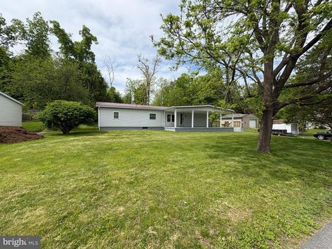 3 CHAPEL DRIVE LEWISTOWN PA 17044