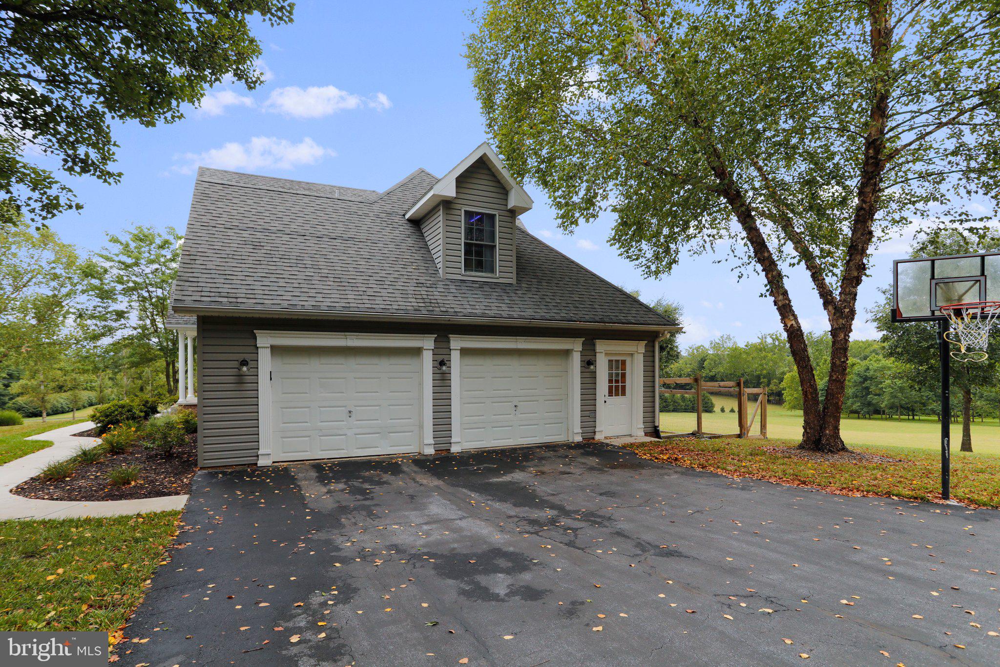 BIG POOL - Residential