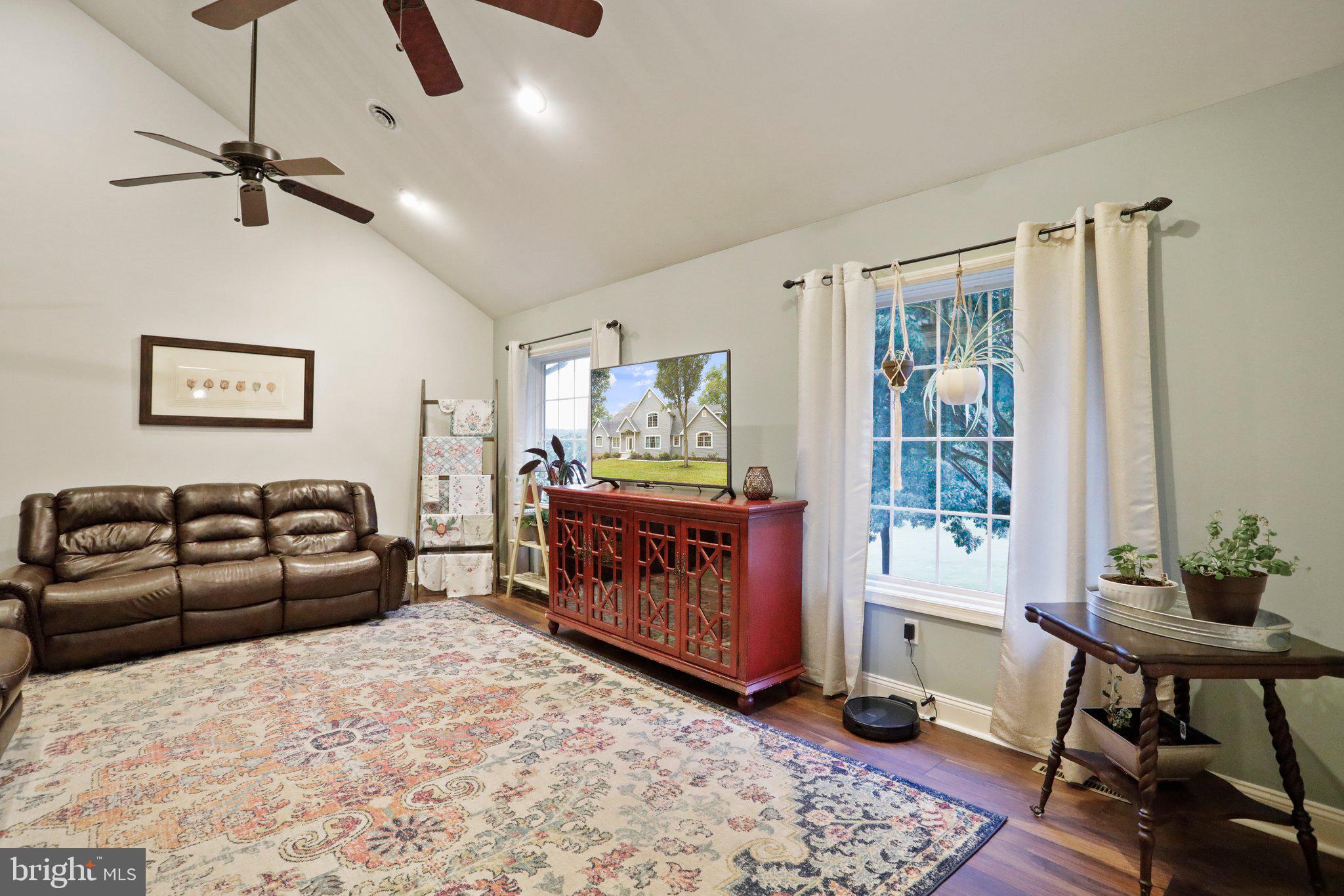 BIG POOL - Residential