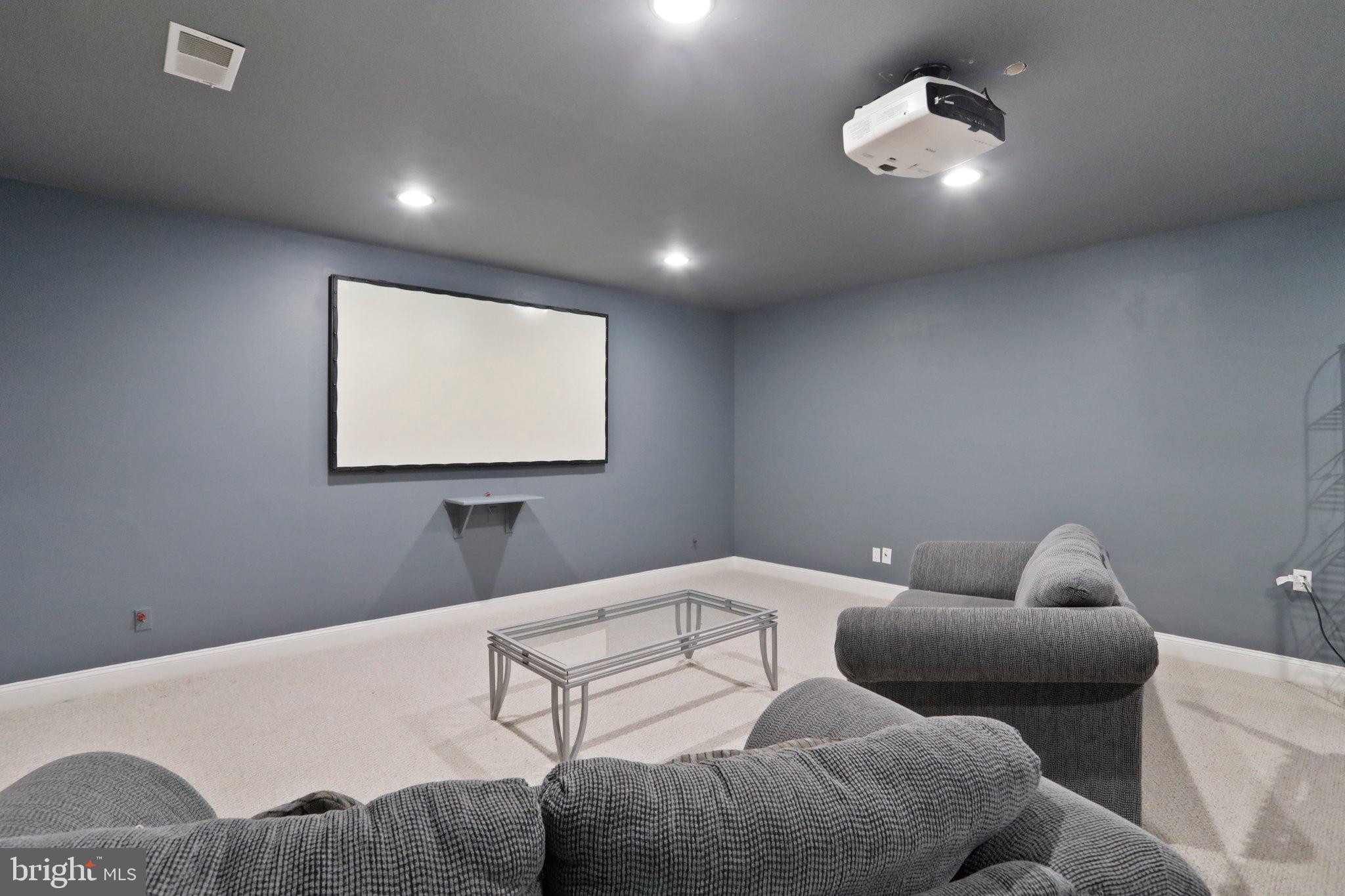 BIG POOL - Residential