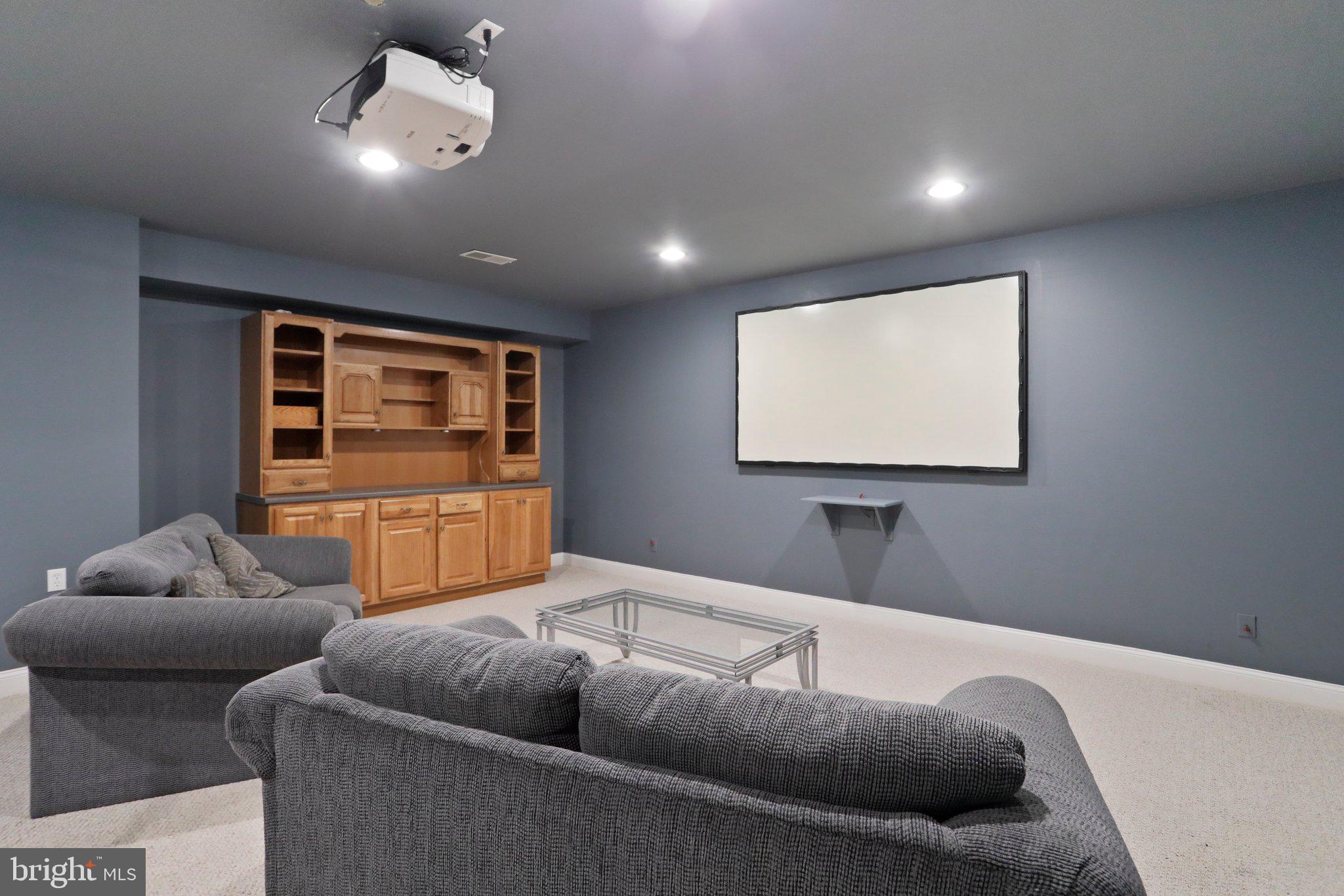 BIG POOL - Residential