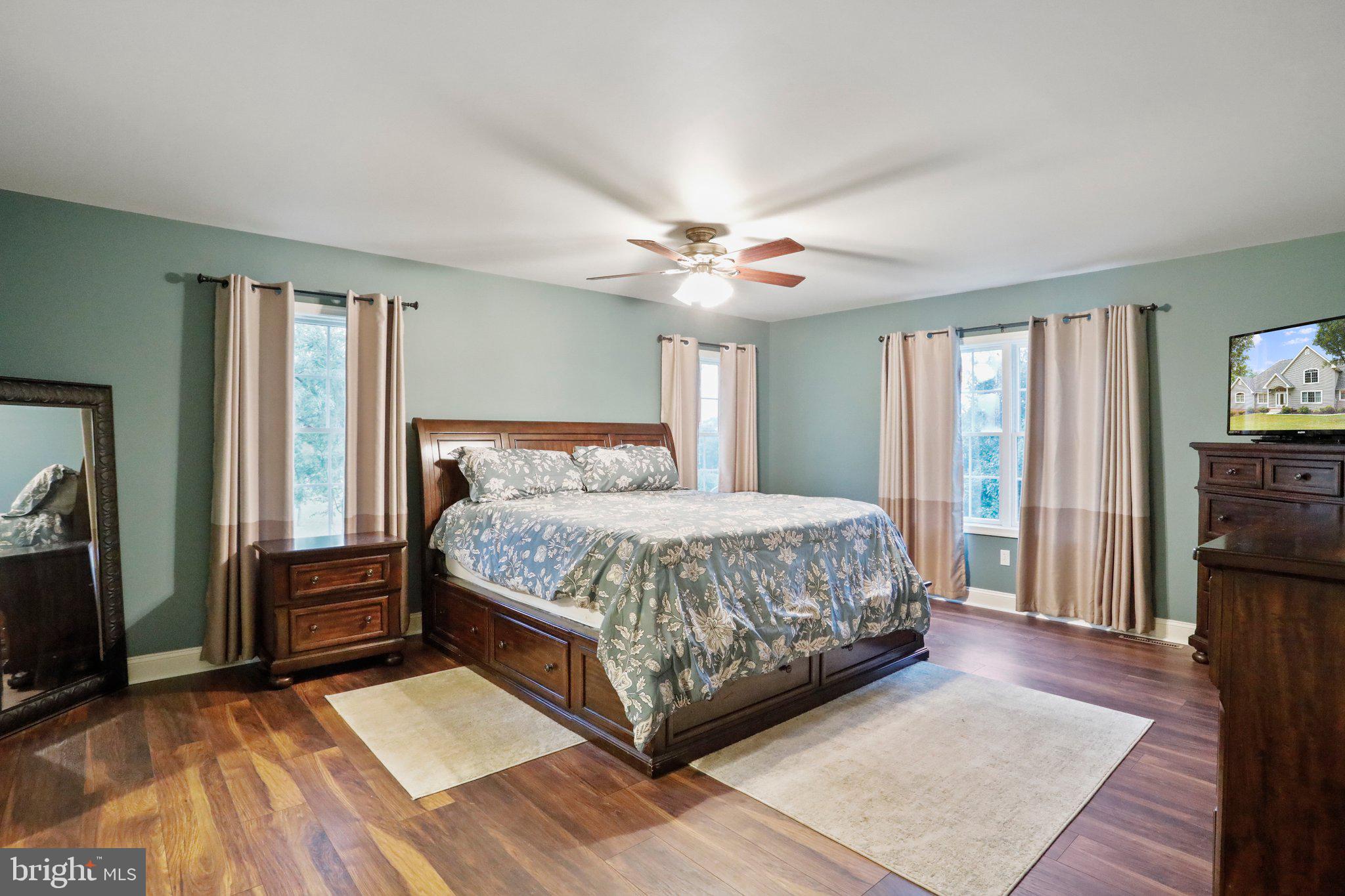 BIG POOL - Residential