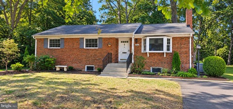 Photo of 5903 Hanover Avenue, SPRINGFIELD, VA 22150 (MLS # VAFX2343998)