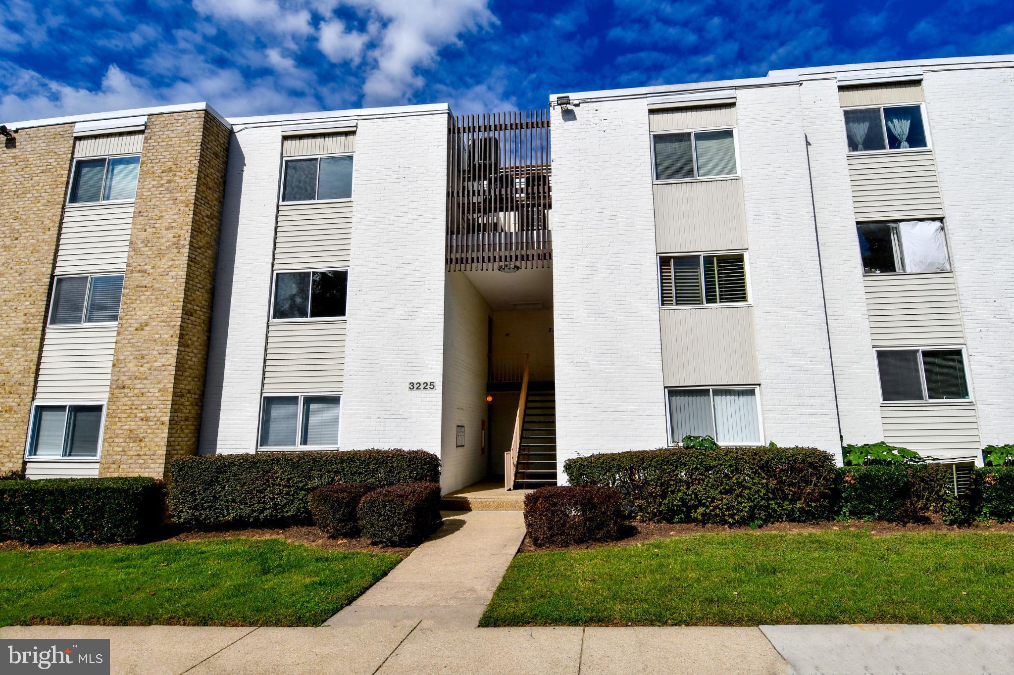 3225 UNIVERSITY BOULEVARD W 22