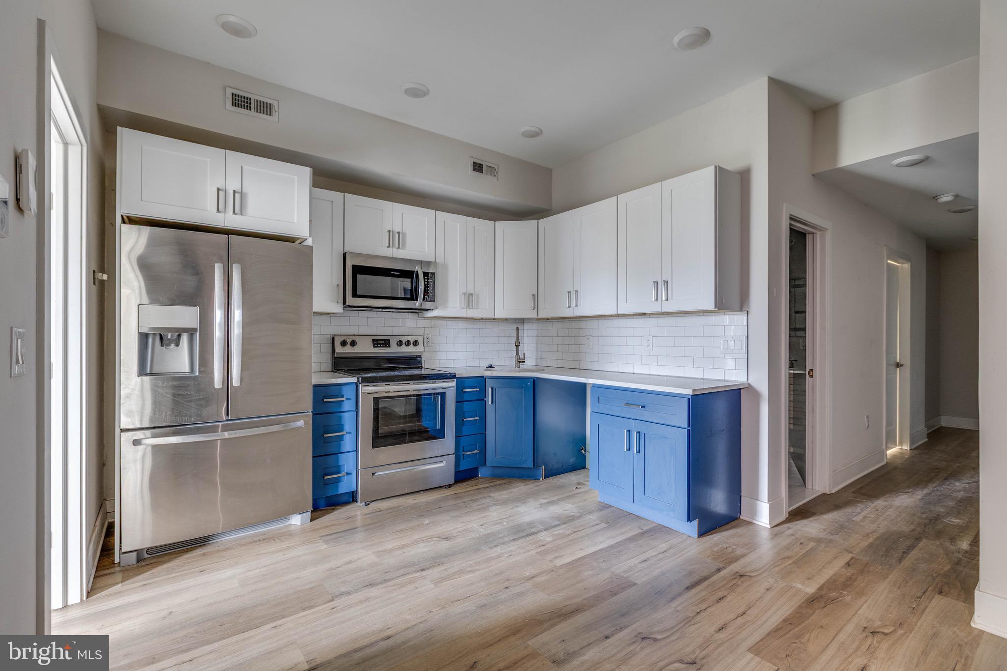 Welcome to this beautiful new construction 2 bedroom unit! This home features a spacious and open floor plan with Hardwood floors throughout. The kitchen featuures modern stainless steel appliances, quartz countertops with ample cabinetry. Large rooms with lots of natural light, central A/C and heating, as well as a washer & dryer for convenience. Schedule your tour today!
Tenants are responsible for the following utilities:
Water $50/mo flat fee (up to 2 people)
Electric (based on usage)
Gas (based on usage, if applicable)
Internet
Text the listing agent for a video tour!