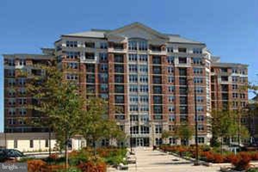 ONE BEDROOM CONDO IN MERCER |HUGE MASTER BED ROOM|GRANITE & GAS RANGE | FULL SIZE WASHER & DRYER |MERCER CONDOMINIUM OFFERS MEDIA ROOM, GYM, BUSINESS CENTER, POOL| CLOSE TO SILVER LINE METRO ACCESS AND RESTON TOWN CENTER| OWNER PAYS $250.00 MOVE-IN FEE