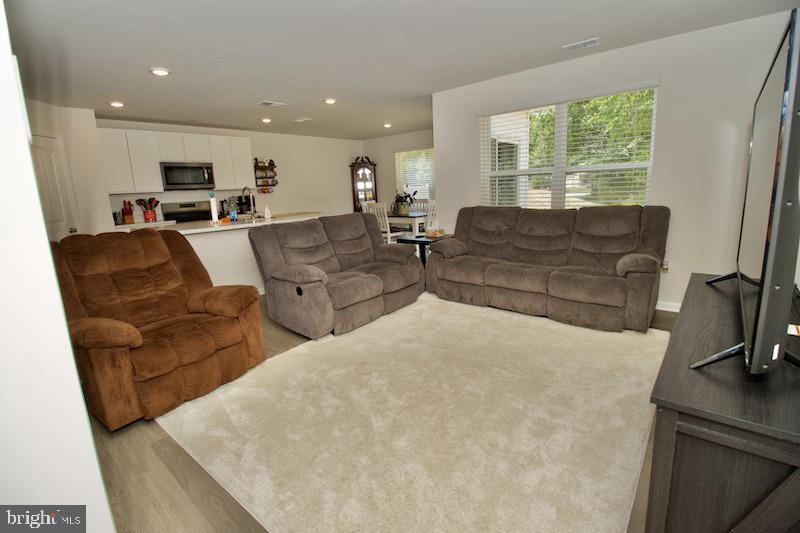 760 CURRANT CIRCLE