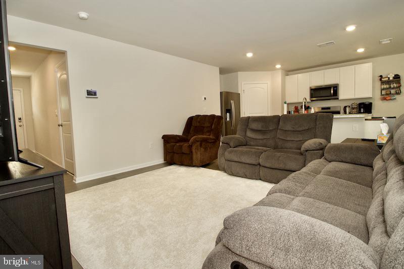 760 CURRANT CIRCLE
