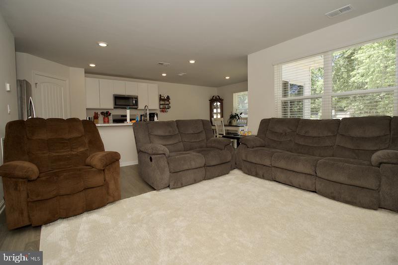 760 CURRANT CIRCLE